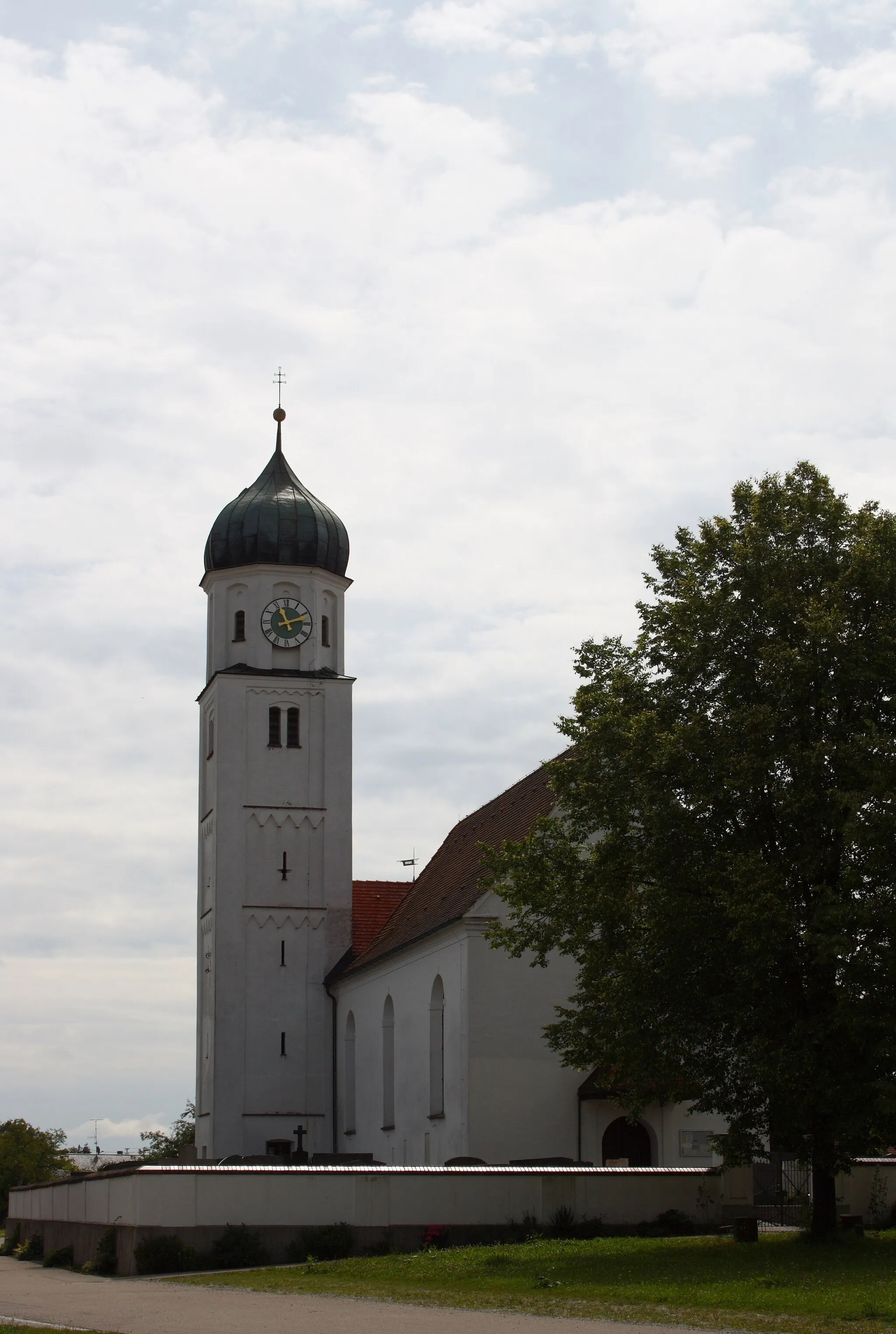 Photo showing: Katholische Pfarrkirche St. Leonhard in Baiershofen, einem Ortsteil der Gemeinde Altenmünster im Landkreis Augsburg (Bayern)