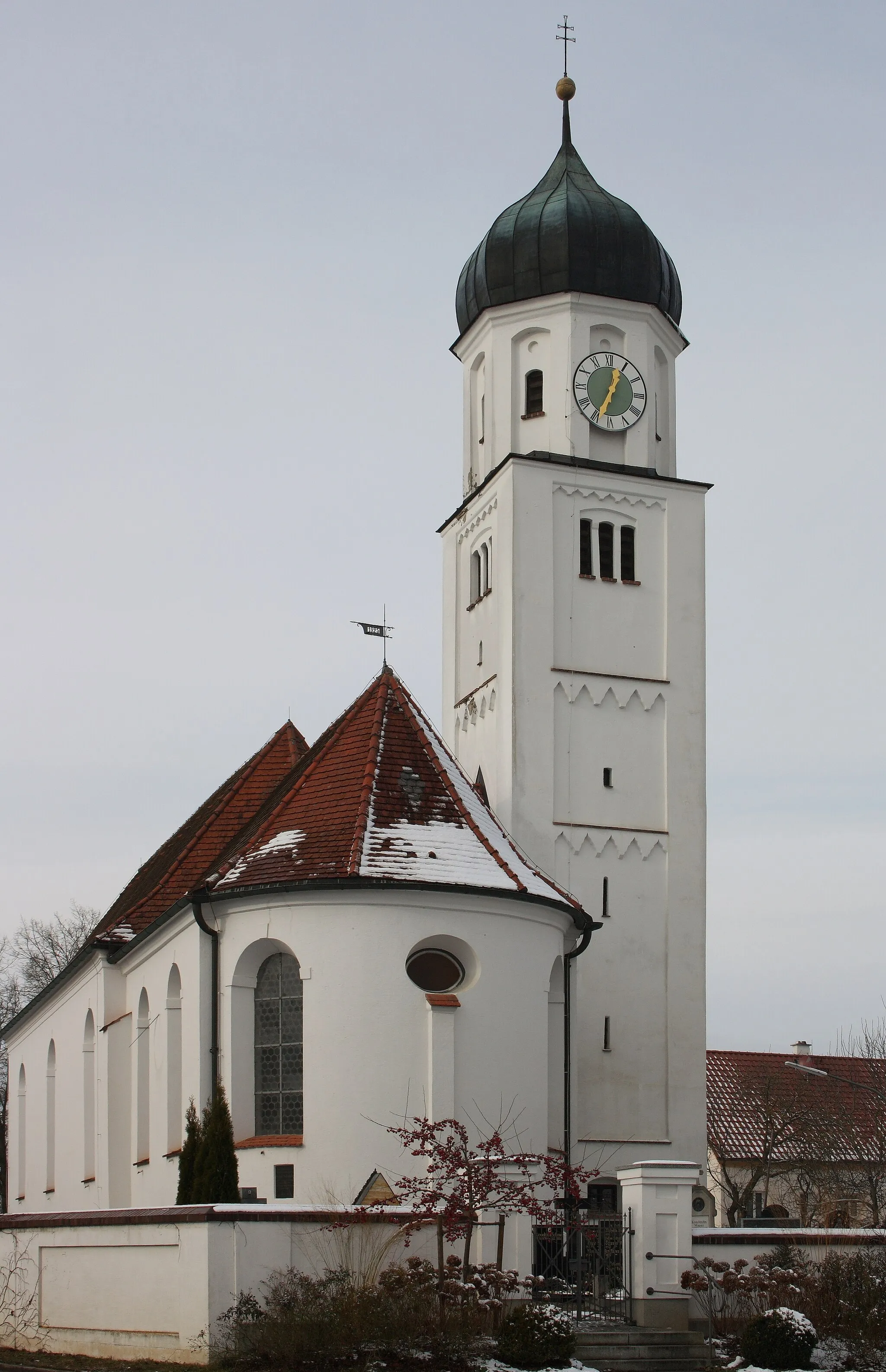 Photo showing: Katholische Pfarrkirche St. Leonhard in Baiershofen, einem Ortsteil der Gemeinde Altenmünster im Landkreis Augsburg (Bayern), Ansicht von Osten