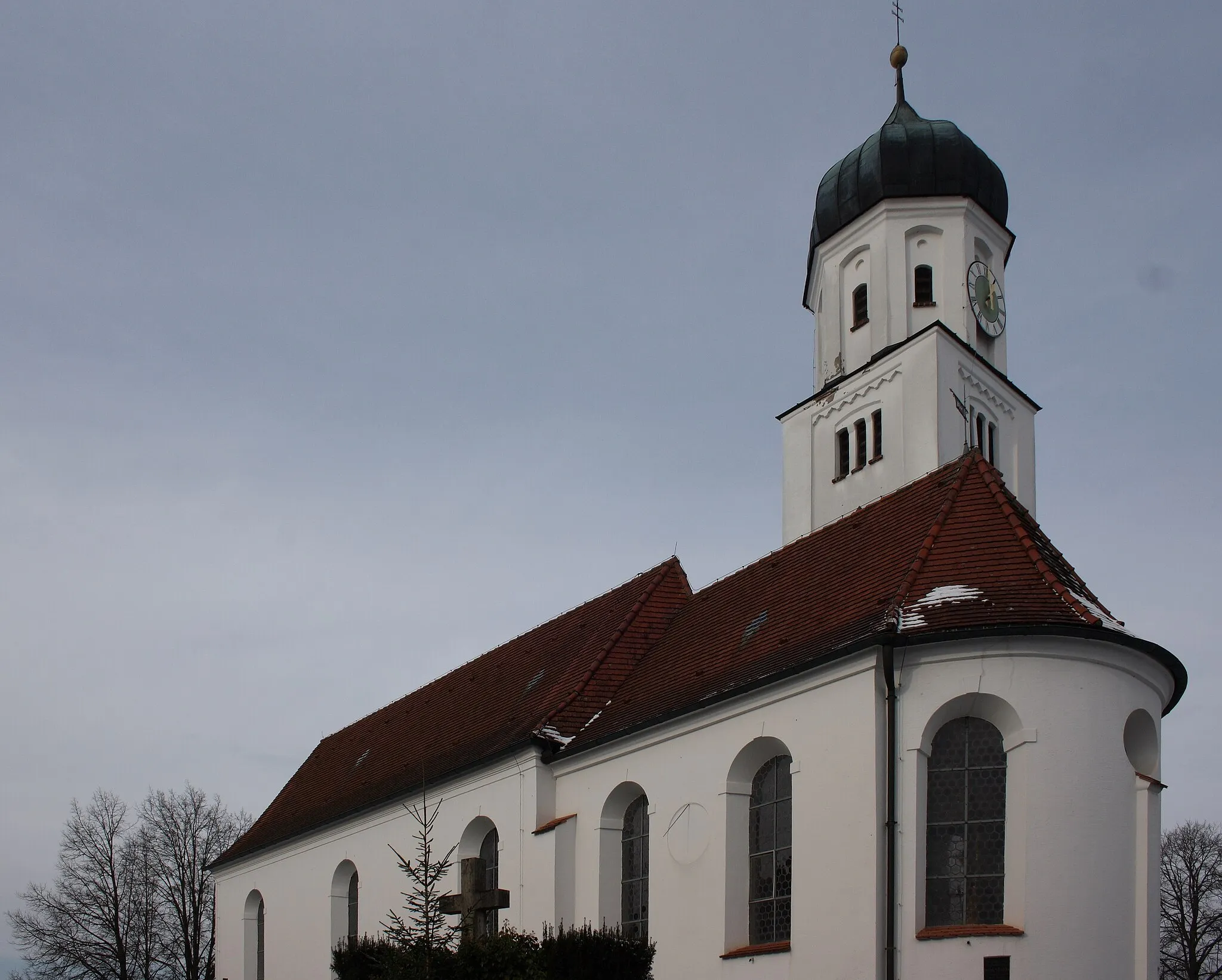 Photo showing: Katholische Pfarrkirche St. Leonhard in Baiershofen, einem Ortsteil der Gemeinde Altenmünster im Landkreis Augsburg (Bayern)