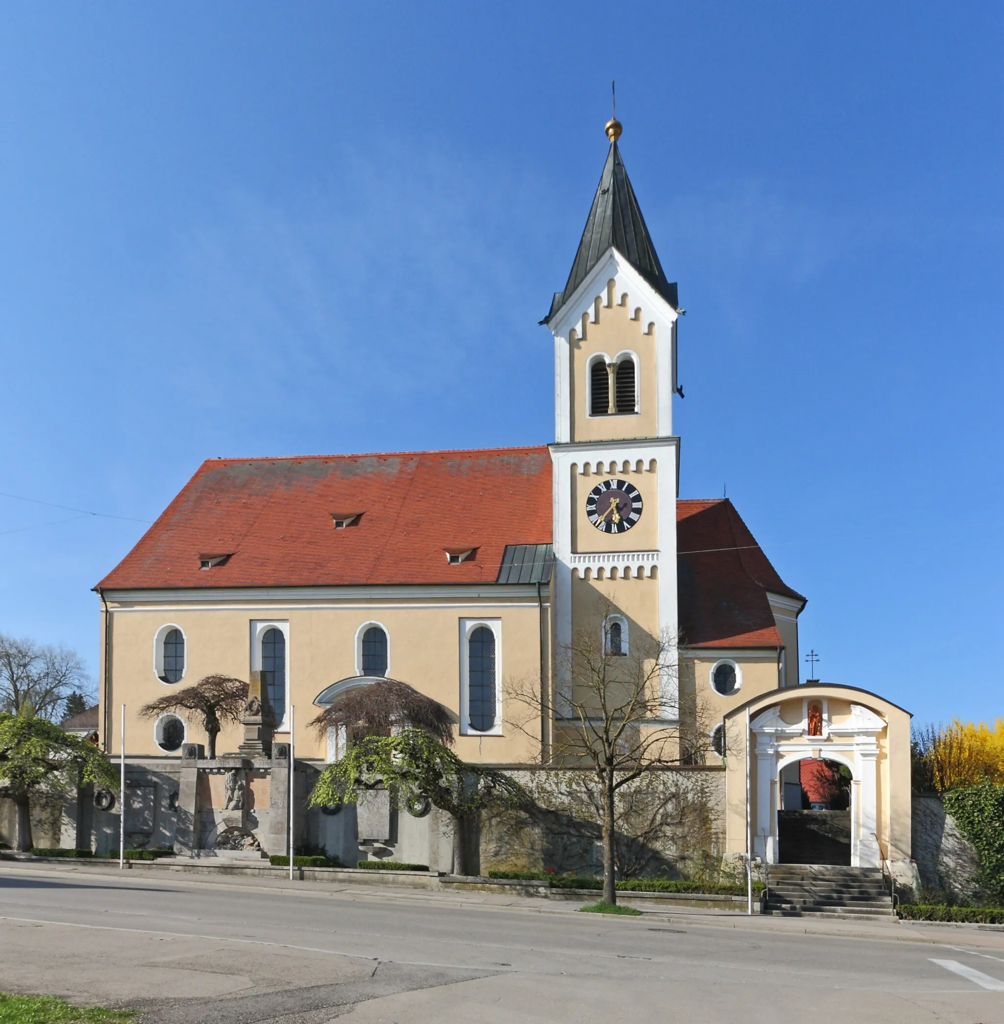 Photo showing: Kath. Pfarrkirche St. Peter und Paul in Ziemetshausen; Ansicht von Süden