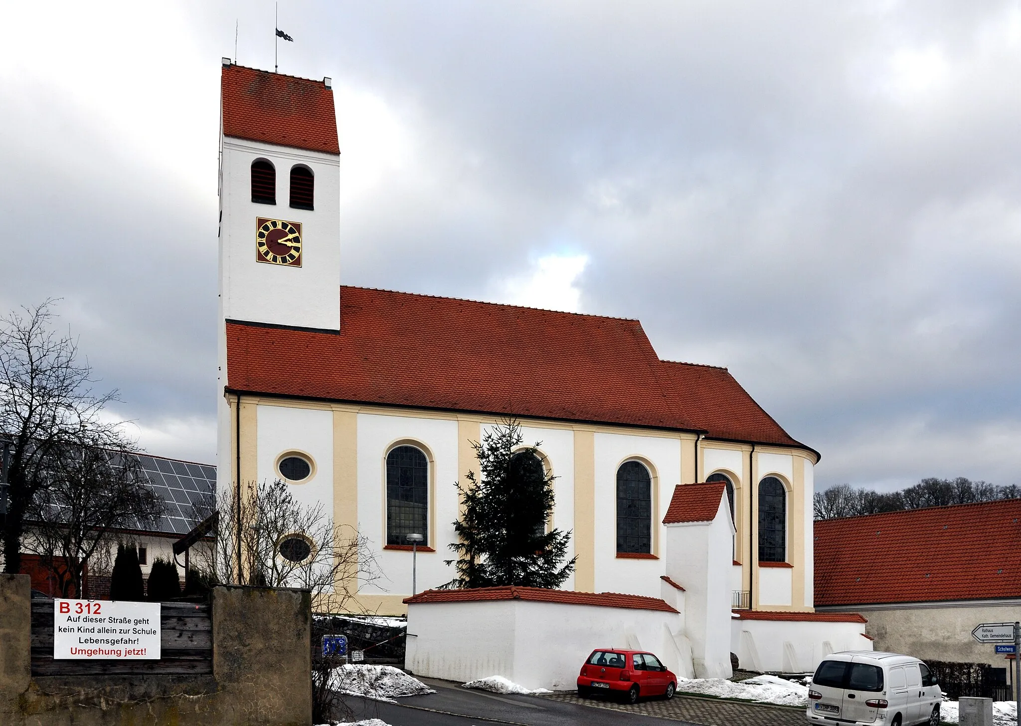 Photo showing: Biberach an der Riß, Ortsteil Ringschnait, Kath. Pfarrkirche Mariä Himmelfahrt, Ringschnait Pfarrkirche außen 2.jpg