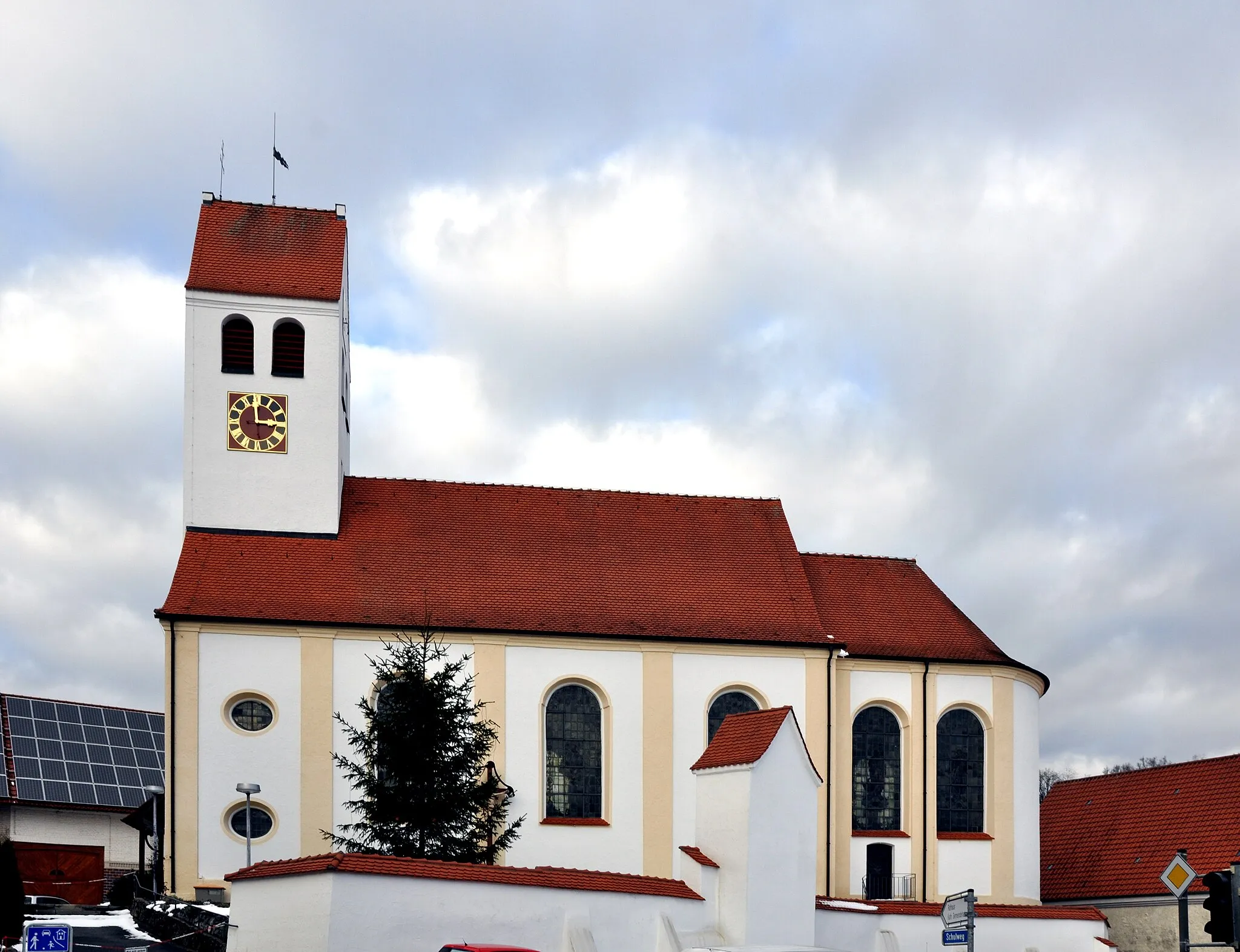 Photo showing: Biberach an der Riß, Ortsteil Ringschnait, Kath. Pfarrkirche Mariä Himmelfahrt, Ringschnait Pfarrkirche außen 3.jpg
