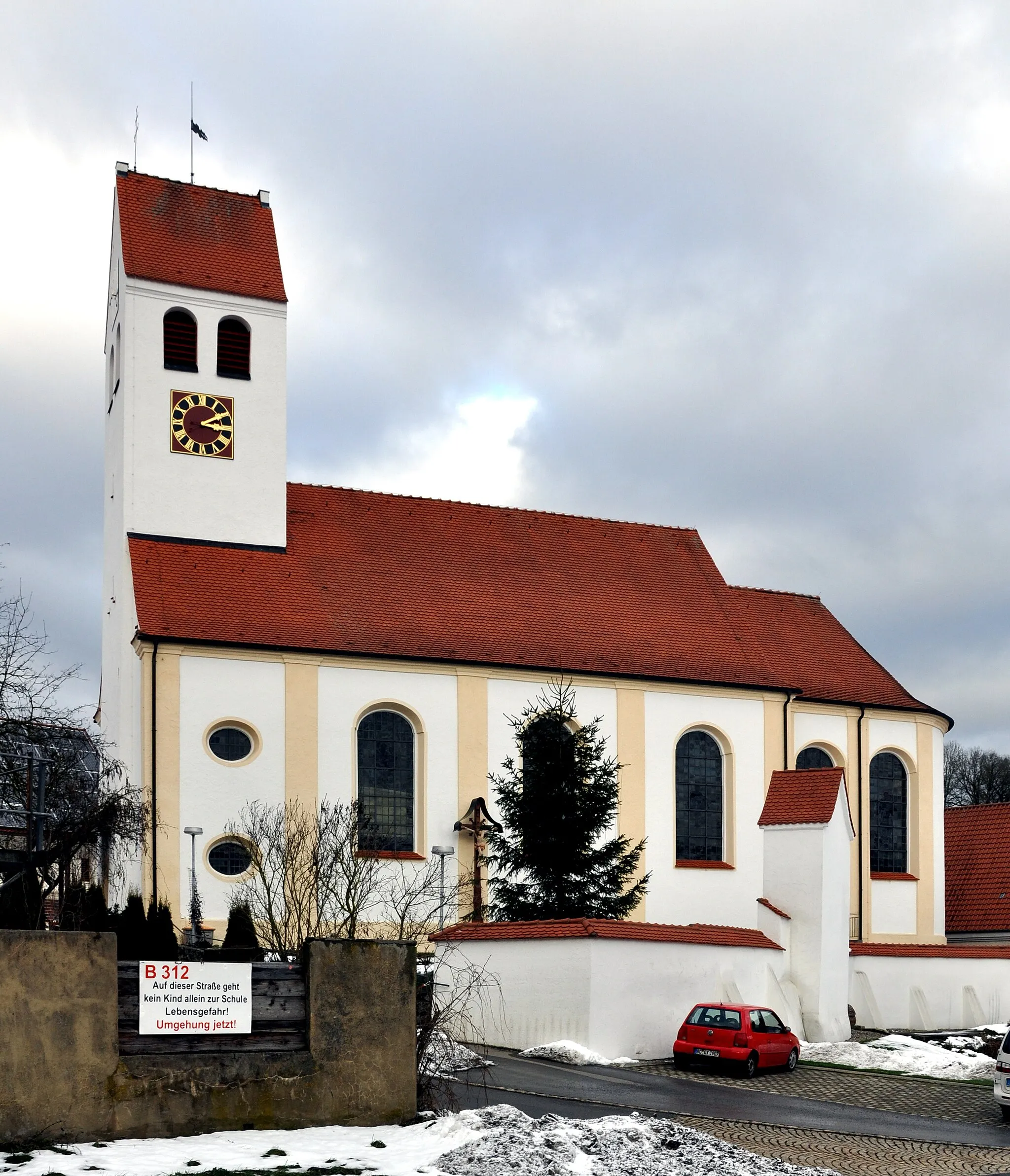 Photo showing: Biberach an der Riß, Ortsteil Ringschnait, Kath. Pfarrkirche Mariä Himmelfahrt, Ringschnait Pfarrkirche außen 1.jpg