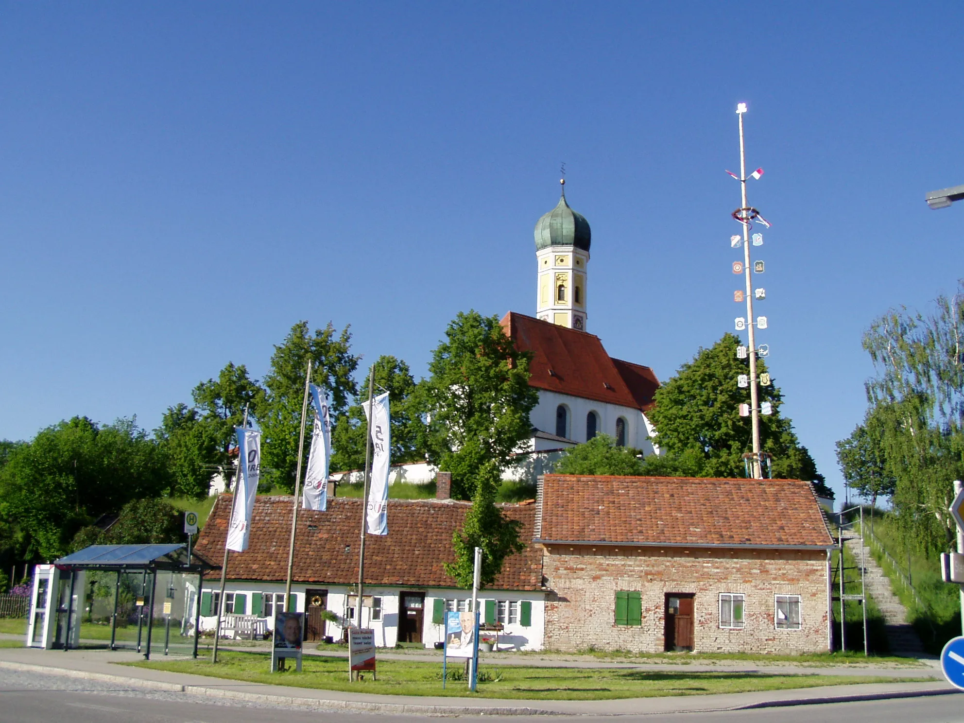 Photo showing: Armenhaus und Pfarrkirche in Lindenberg, Buchloe