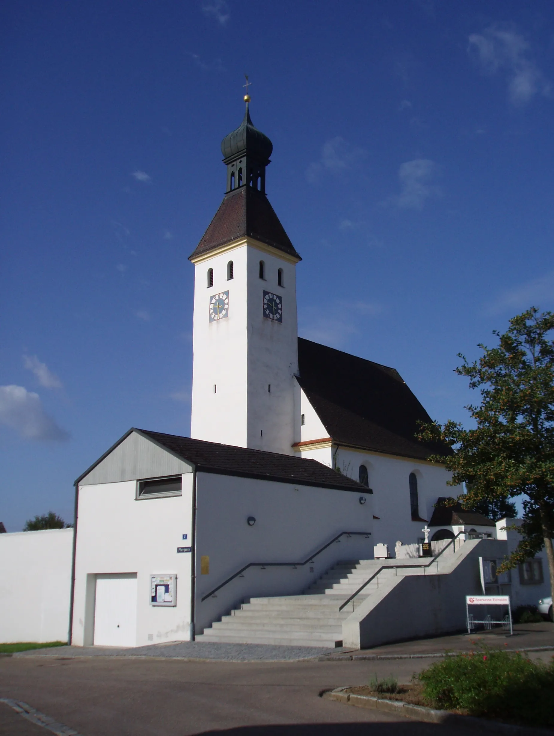 Photo showing: Katholische Pfarrkirche Mariä Himmelfahrt in Möckenlohe. Ansicht von NO.