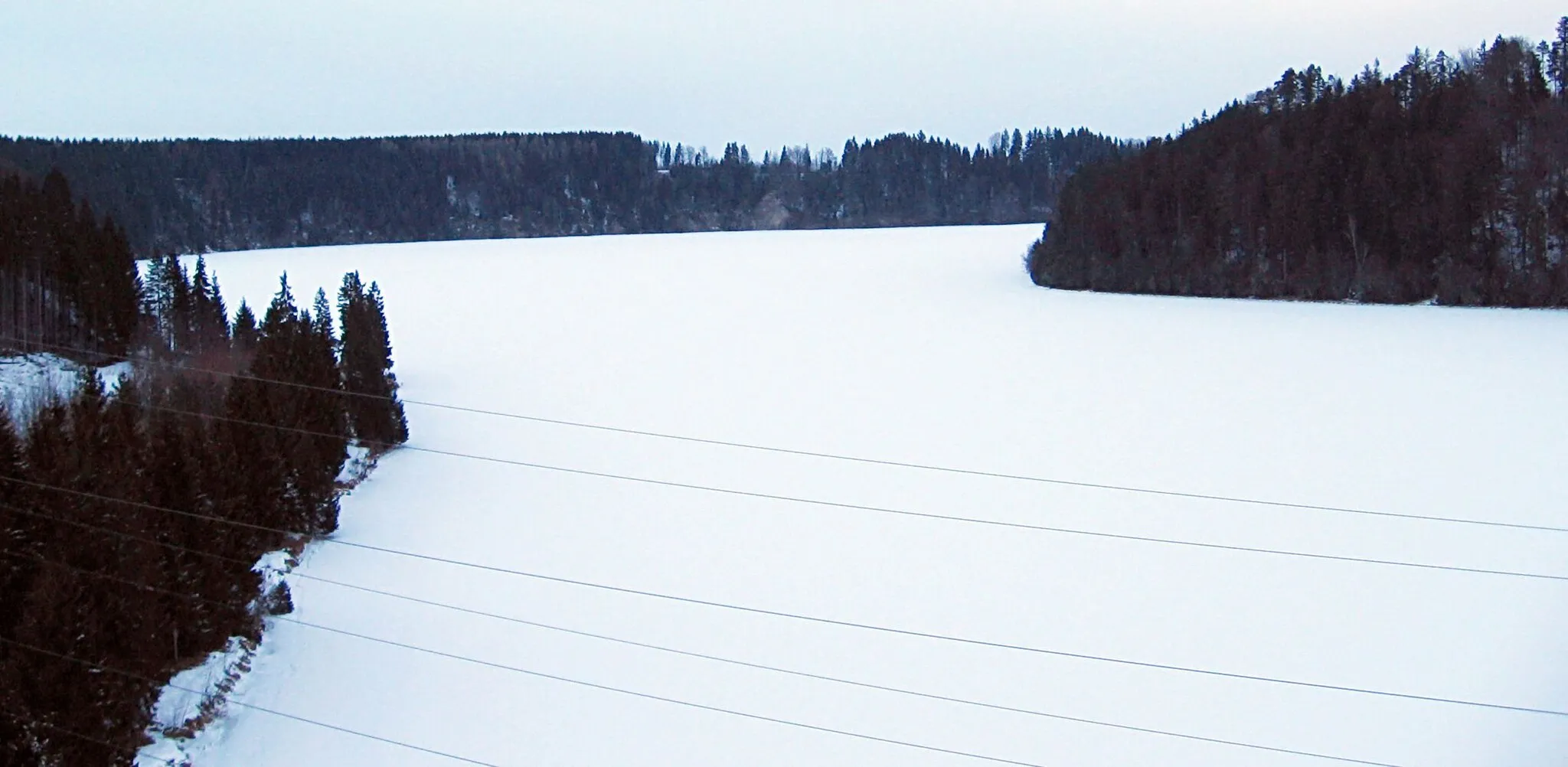 Photo showing: Zugefrorene Lechstaustufe 6 im Dornautal bei Schongau im Winter, gesehen von der sie überquerenden Lechtalbrücke (Bundesstraße 17/472) Richtung Norden