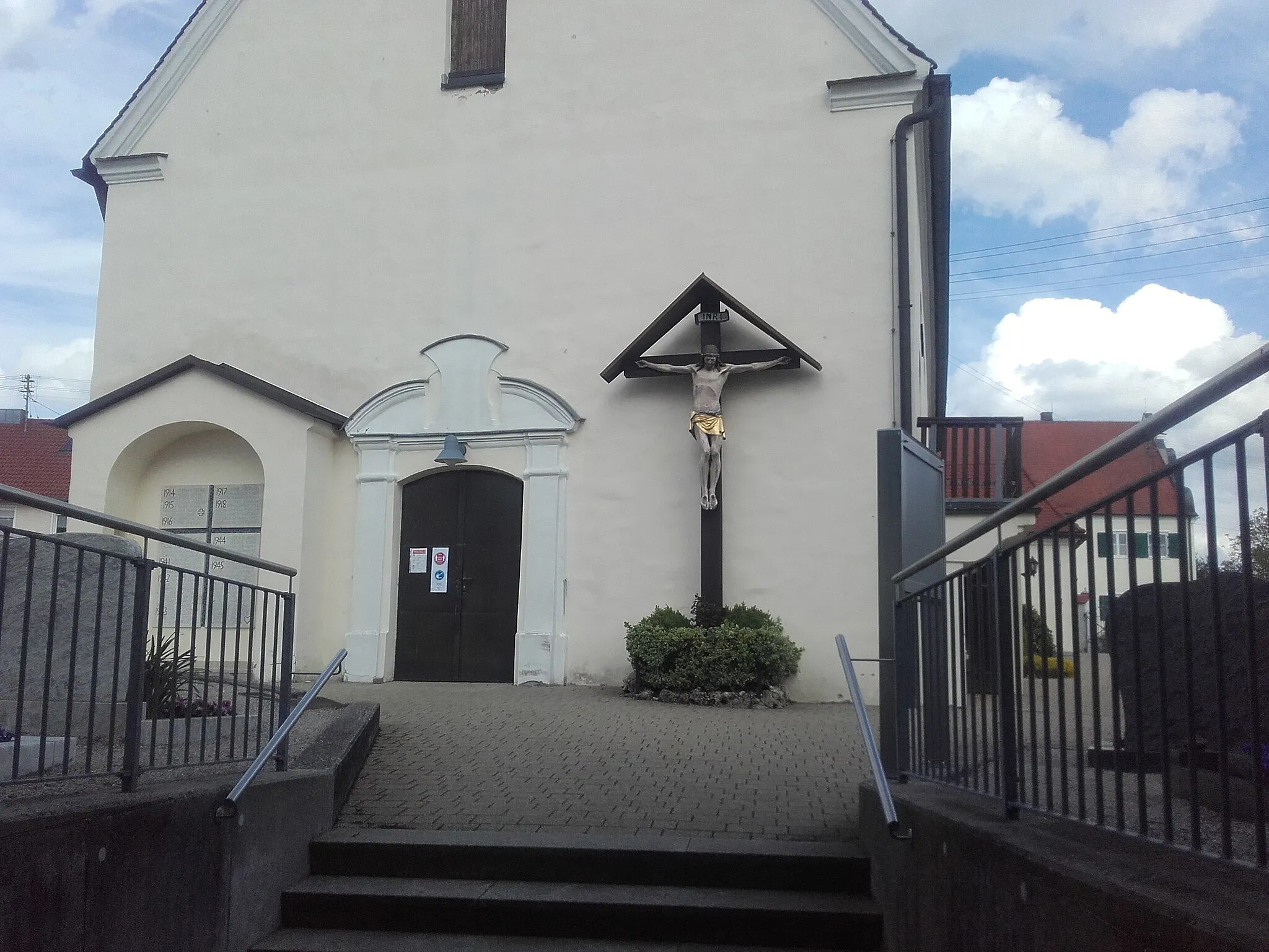 Photo showing: wejście do kościoła w Mündling
