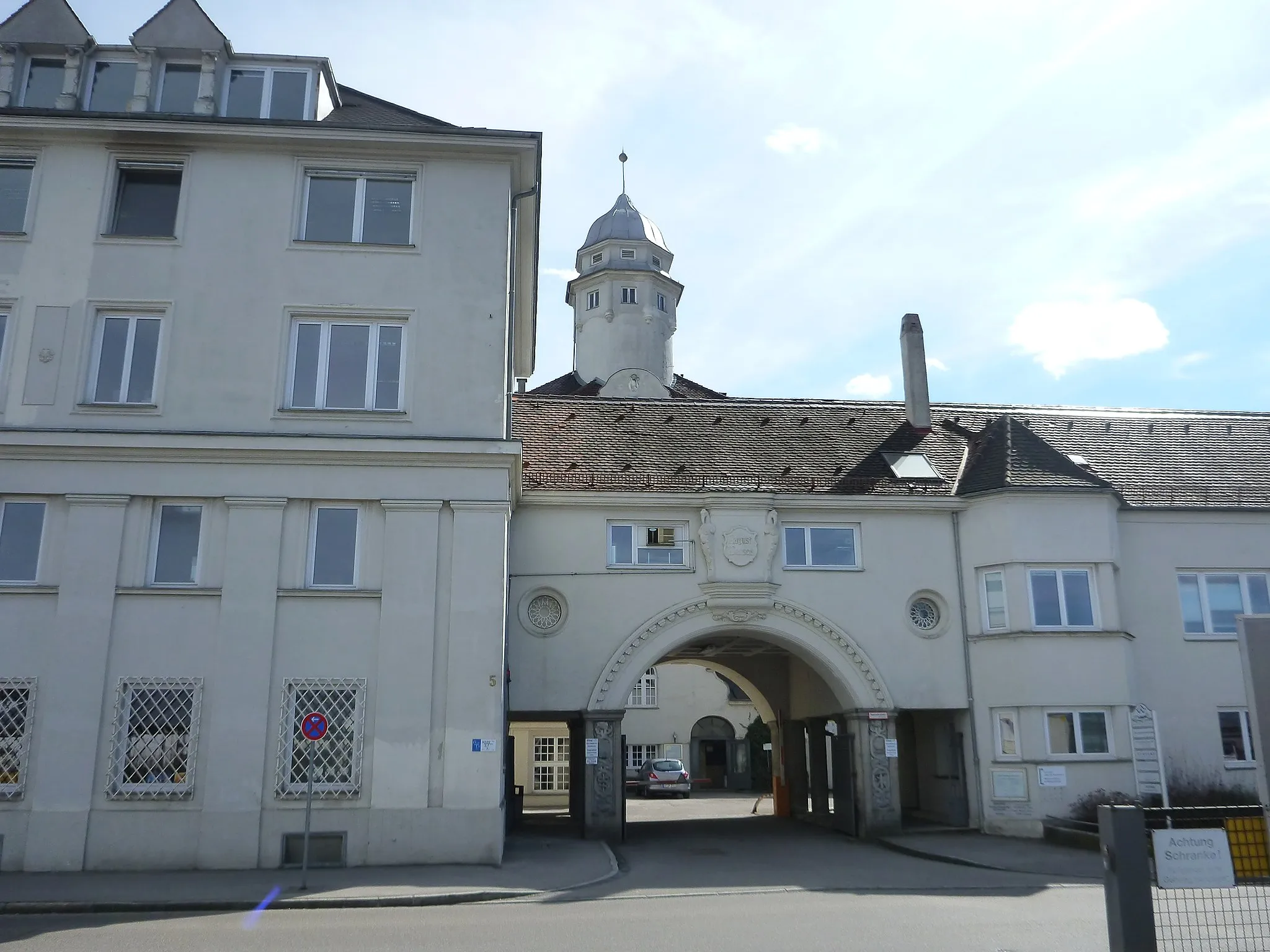 Photo showing: Nordtor der Fabrik, Baudenkmal