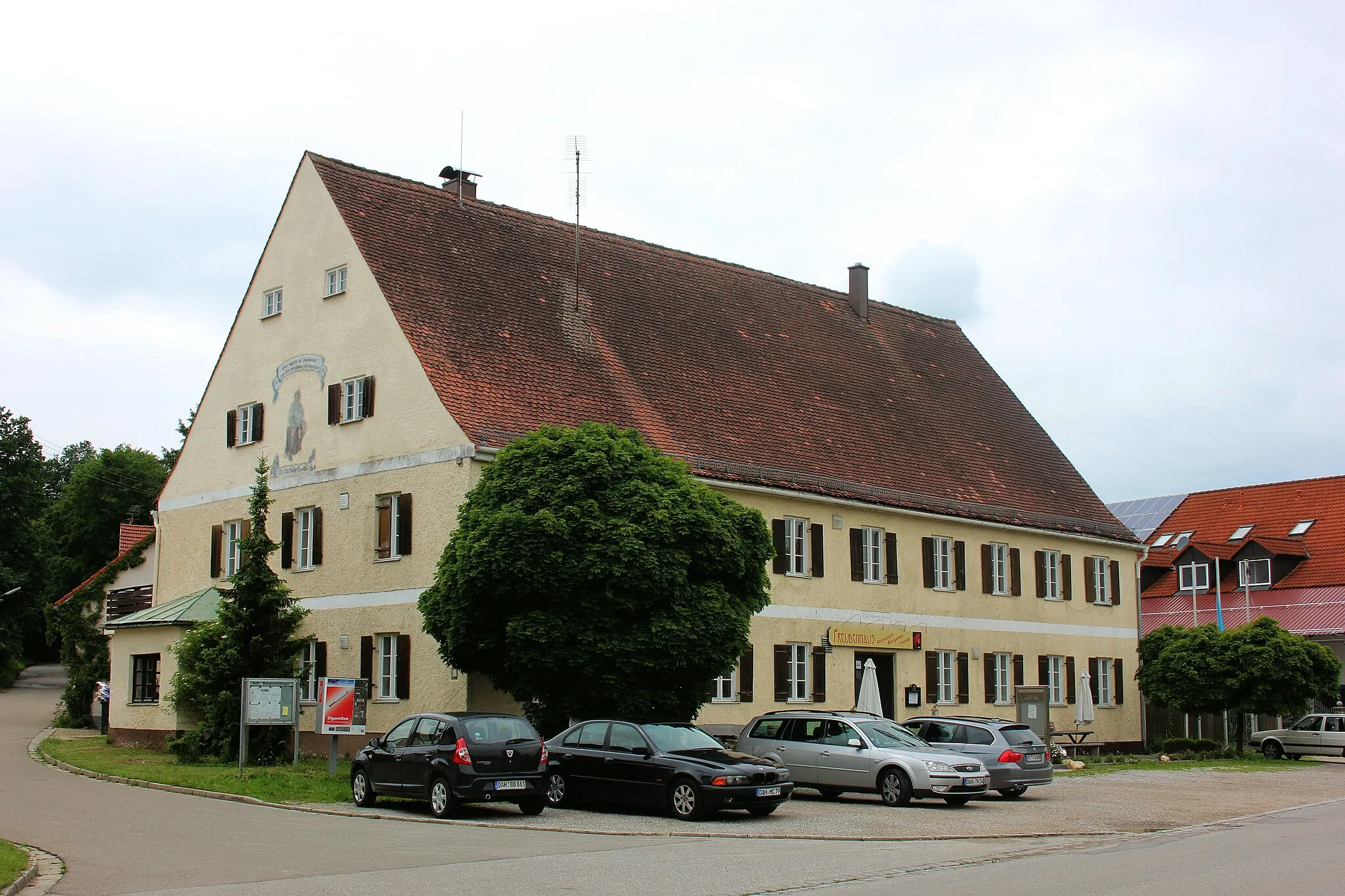 Photo showing: ehemaliges Rathaus - jetzt Gaststaette Freudenhaus - in Kleinberghofen