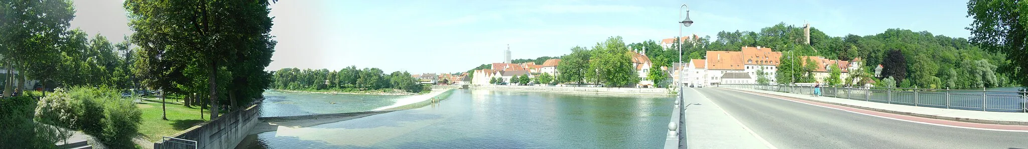 Photo showing: Panorama von Landsberg am Lech mit Karolinenwehr und Karolinenbrücke
