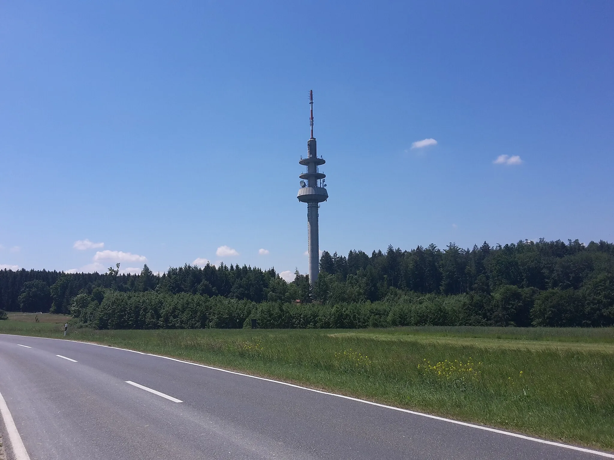 Photo showing: Transmitter Markt Wald