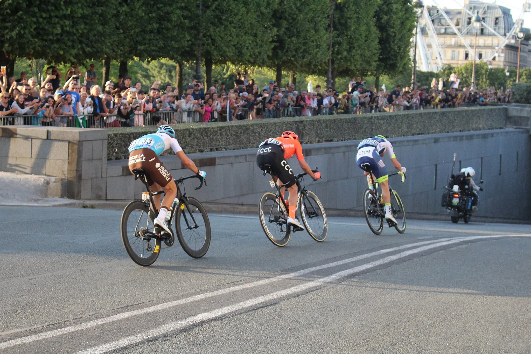 Photo showing: Arrivée de la 21e étape du Tour France 2019 à Paris près de l'avenue du Général Lemonnier.