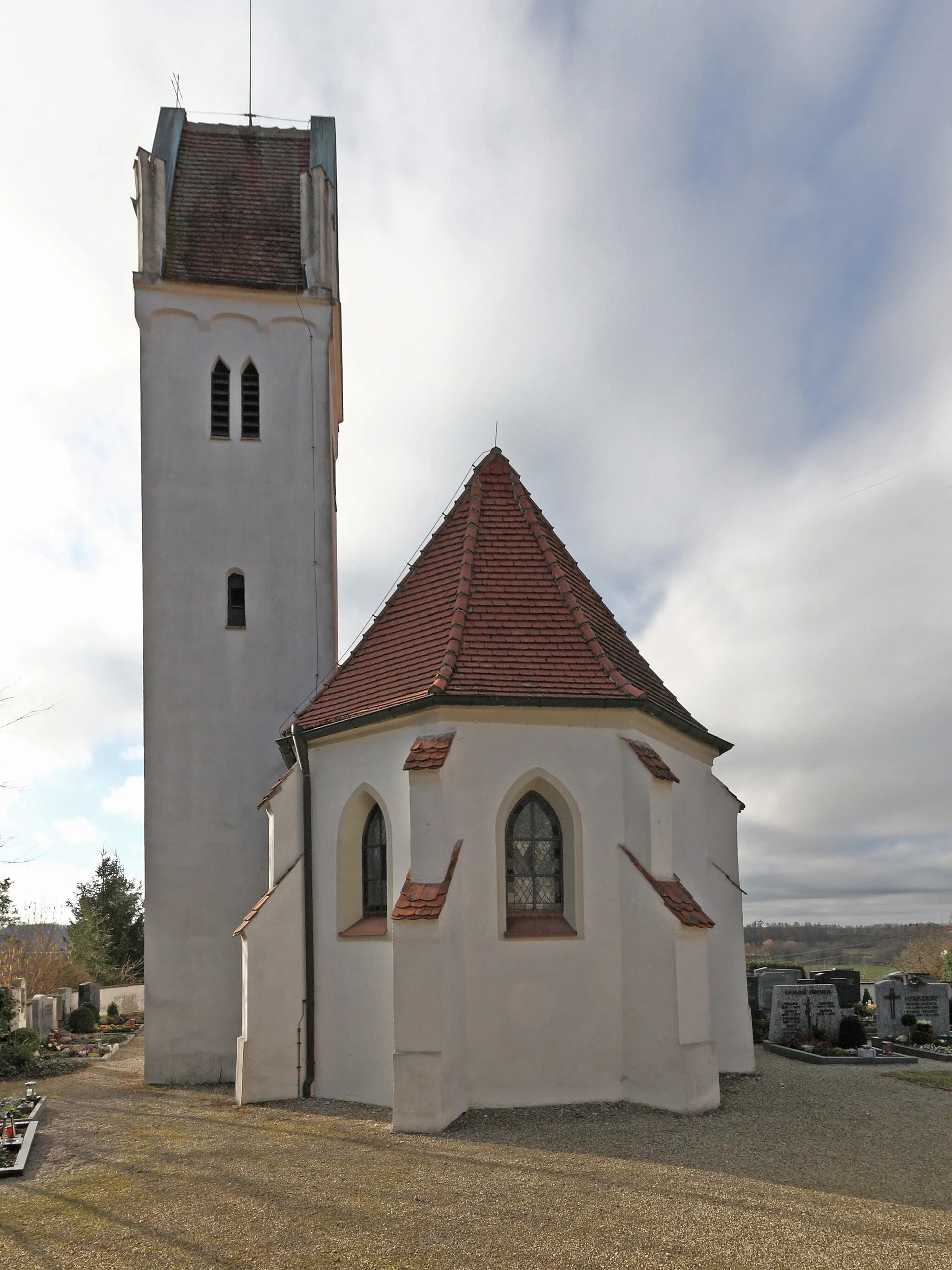 Photo showing: Kath. Filialkirche Sankt Zeno in Oberbleichen; Ostansicht der spätgotischen Kirche