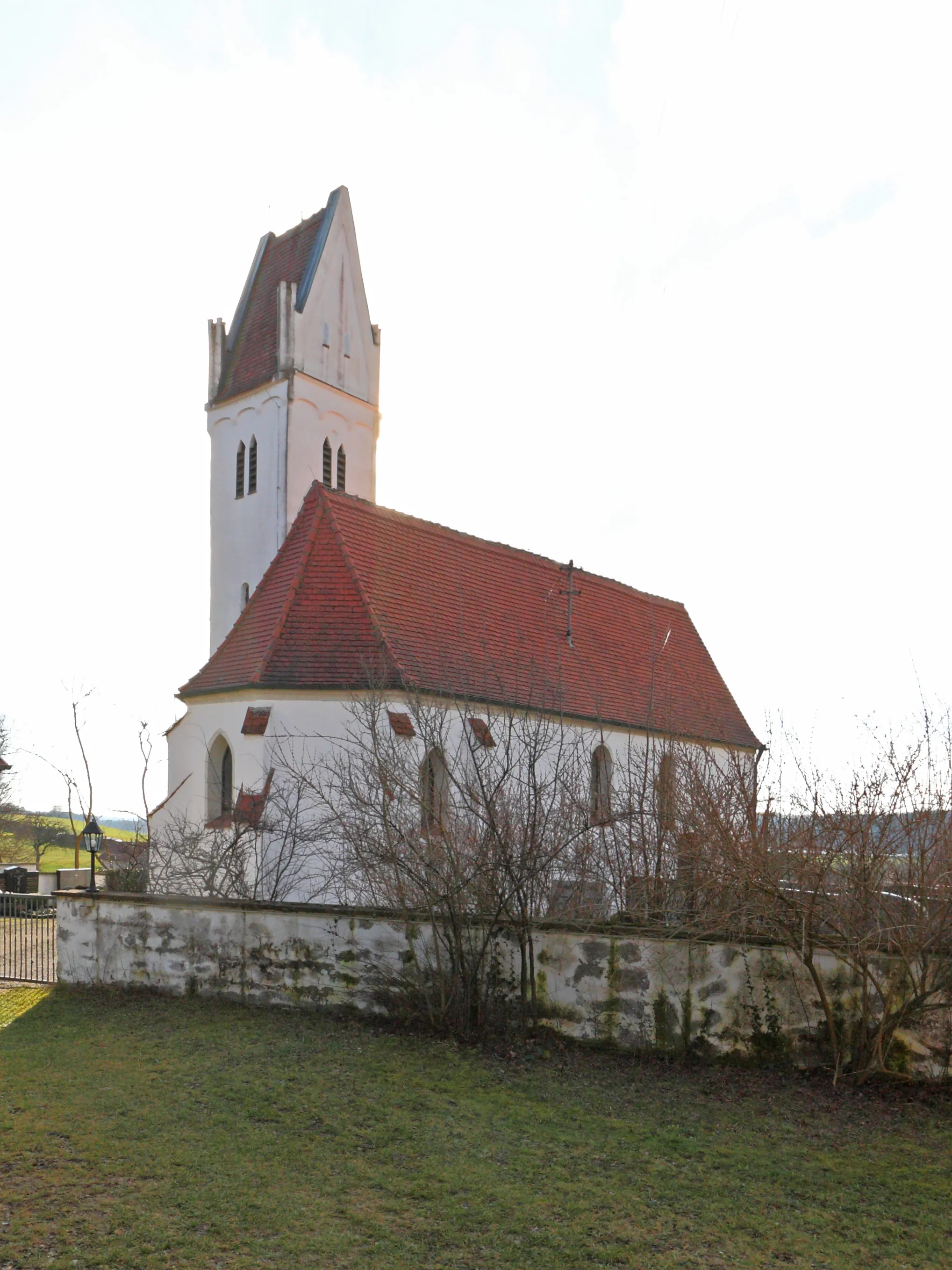 Photo showing: Kath. Filialkirche Sankt Zeno in Oberbleichen; Ansicht der spätgotischen Kirche von Nordosten