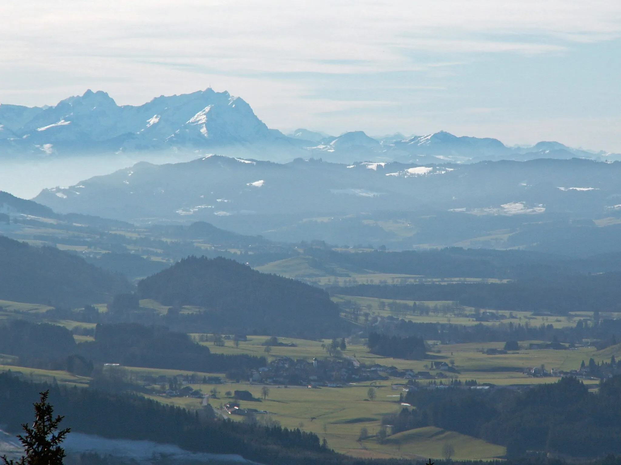 Photo showing: Maierhöfen im Westallgäu mit dem Säntis