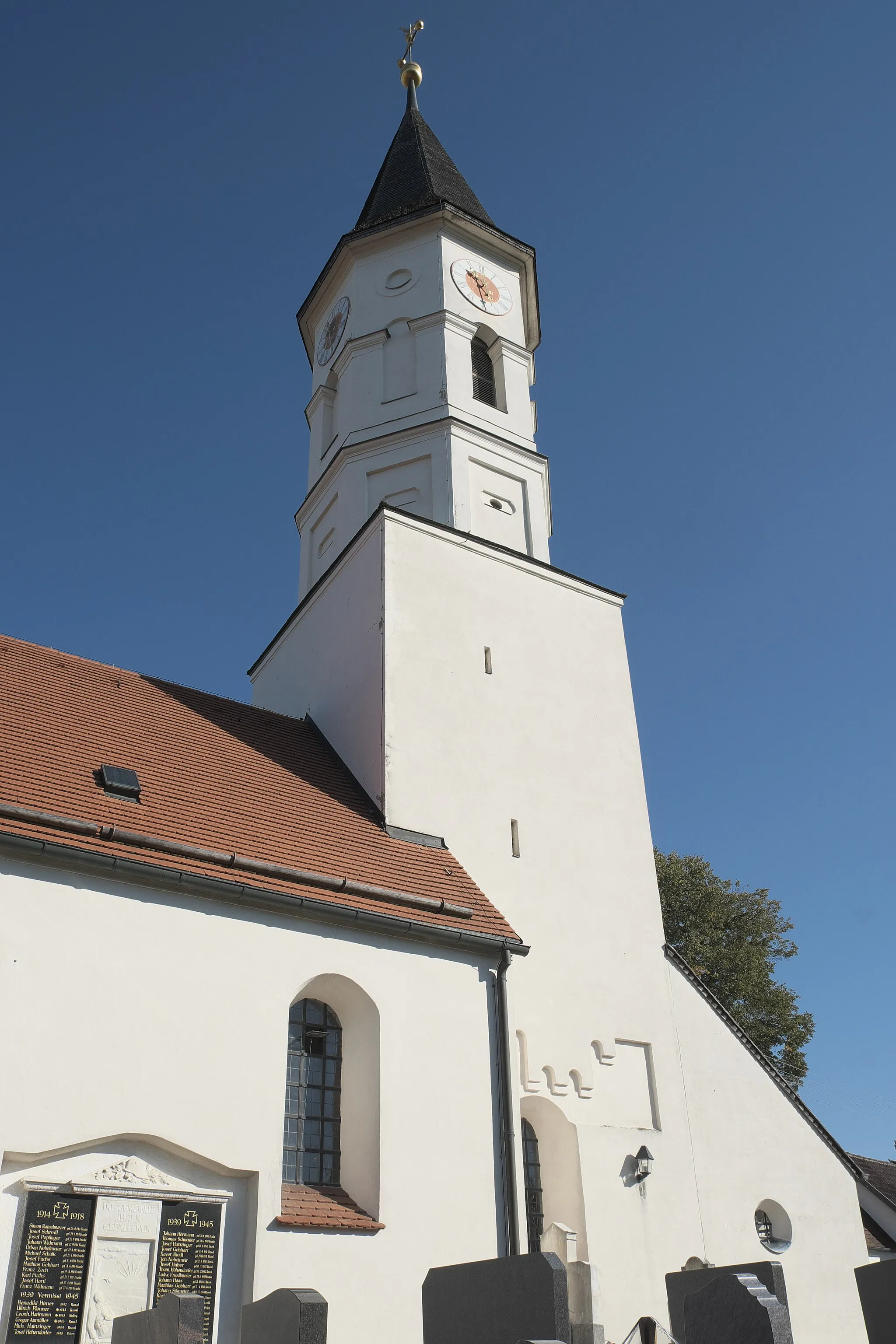 Photo showing: Katholische Filialkirche St. Bartholomäus und Valentin in Überacker (Maisach) im Landkreis Fürstenfeldbruck (Bayern/Deutschland)