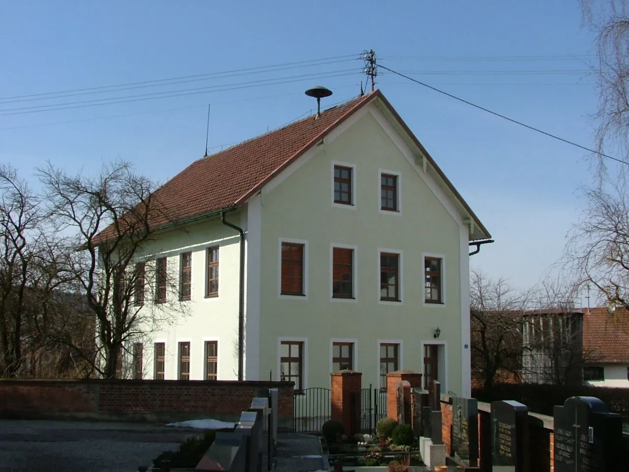 Photo showing: Schulgebäude