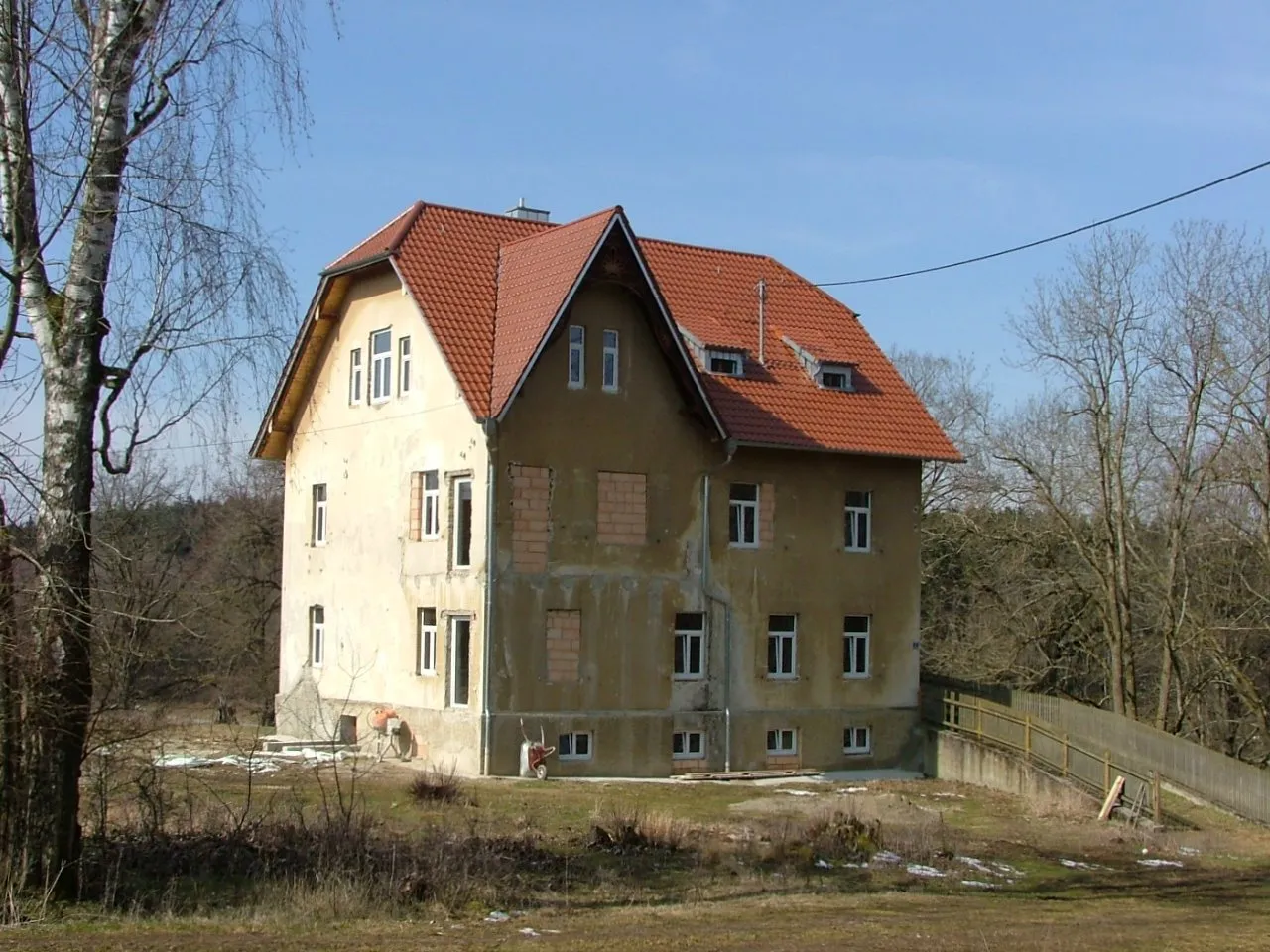 Photo showing: Villa