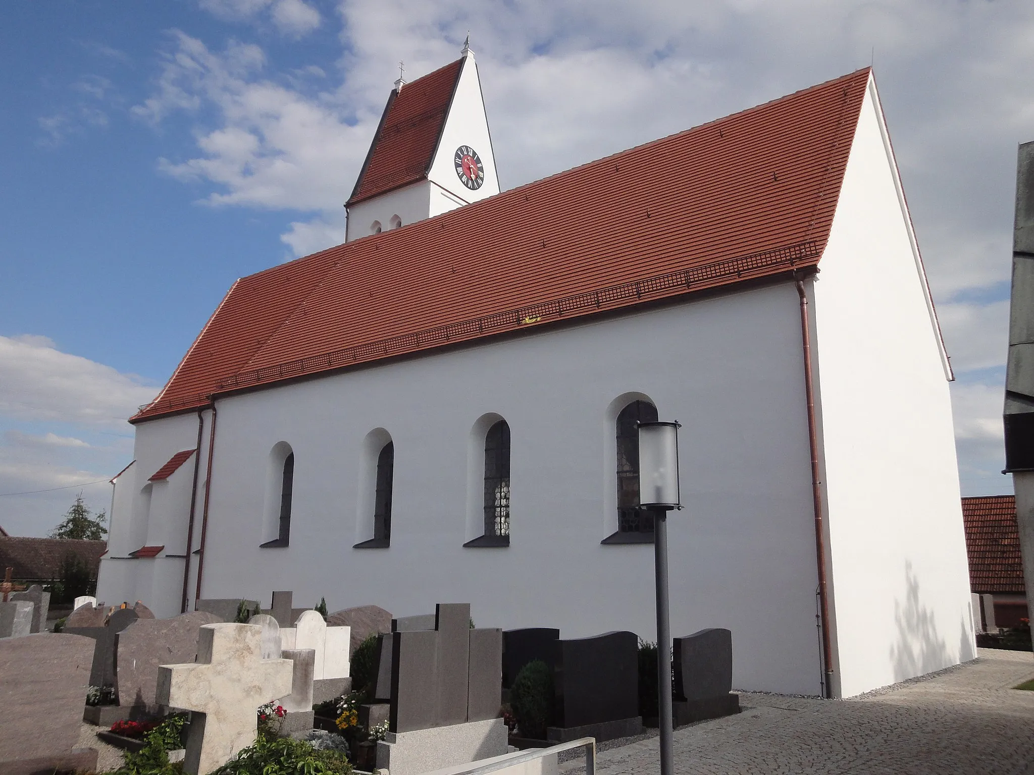 Photo showing: Saalbau mit eingezogenem Chor und südlichem Satteldachturm, Langhaus im Kern romanisch, Turm und Chor Mitte 15. Jahrhundert