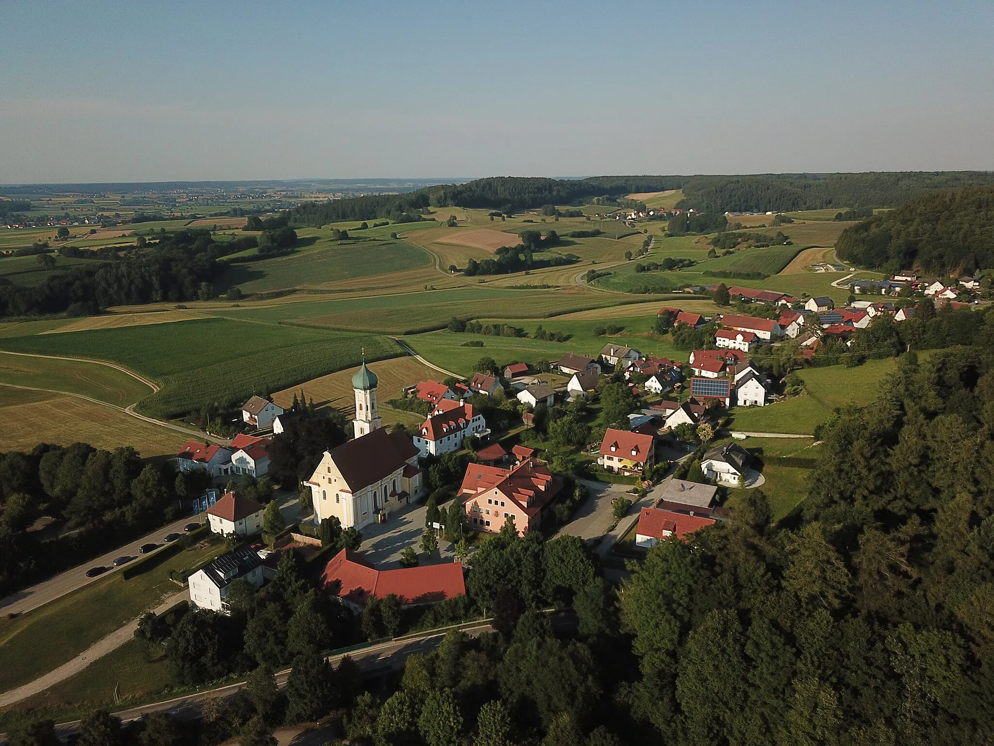 Photo showing: Ortsteil Maria Vesperbild mit Kirche und Nebengebäuden