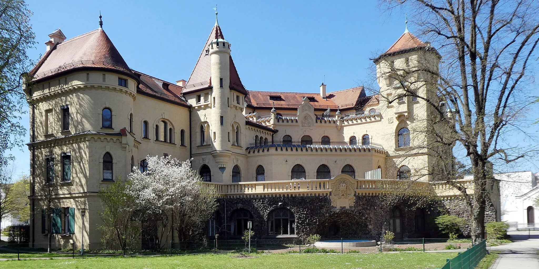 Photo showing: Augsburg-Göggingen, die Hessingburg von Osten gesehen.