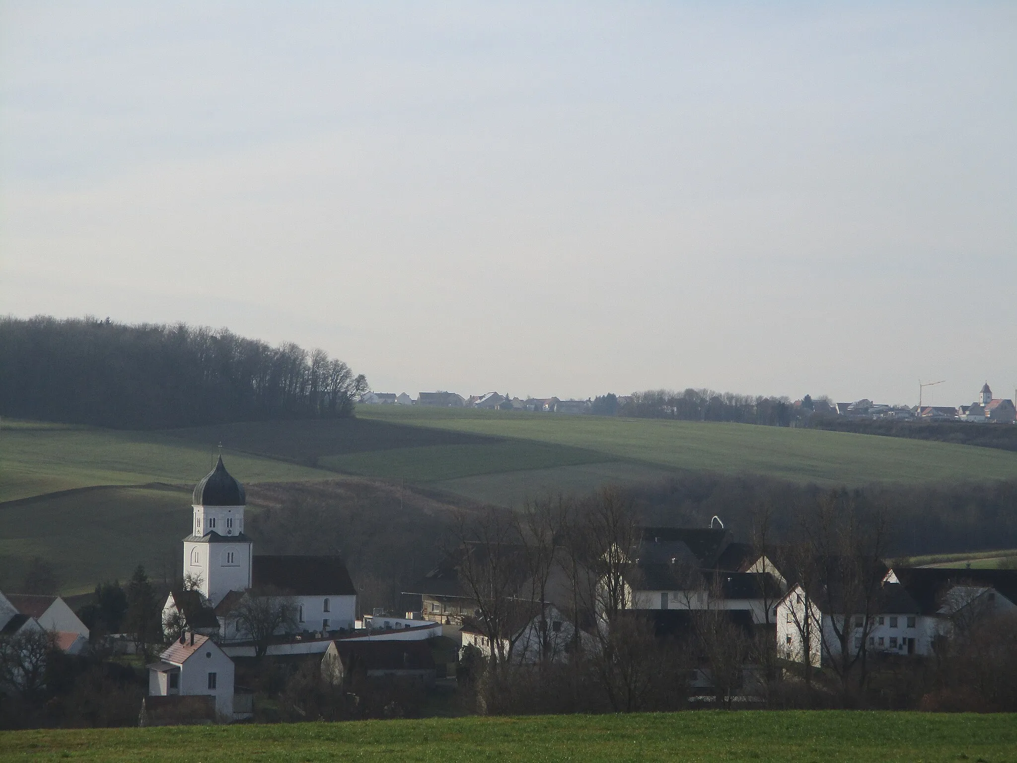 Photo showing: The village of Baierfeld, Bavaria, seen from the north. Buchdorf can be seen in the background.