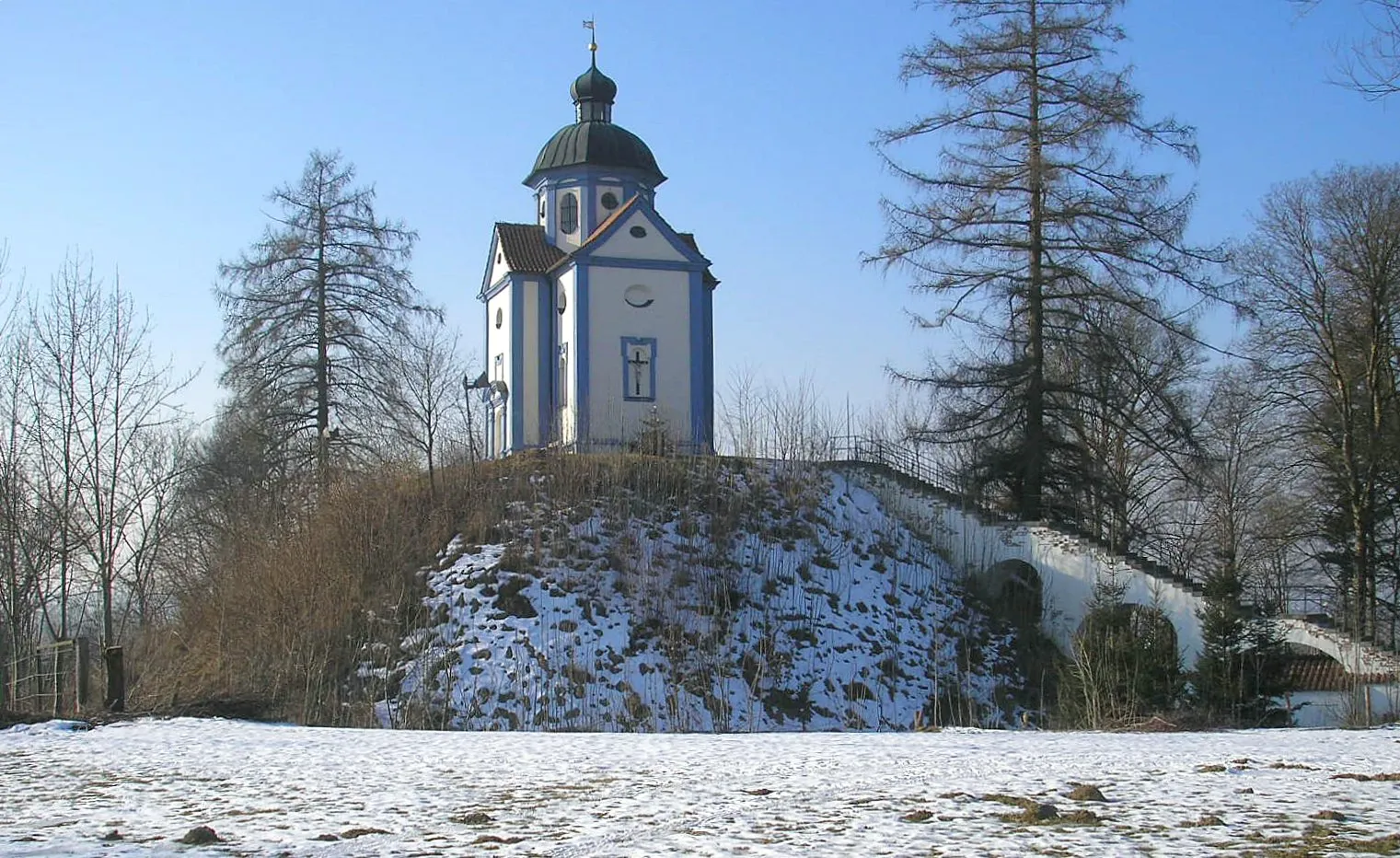 Photo showing: Gesamtansicht der Hauptburg mit der Kapelle.