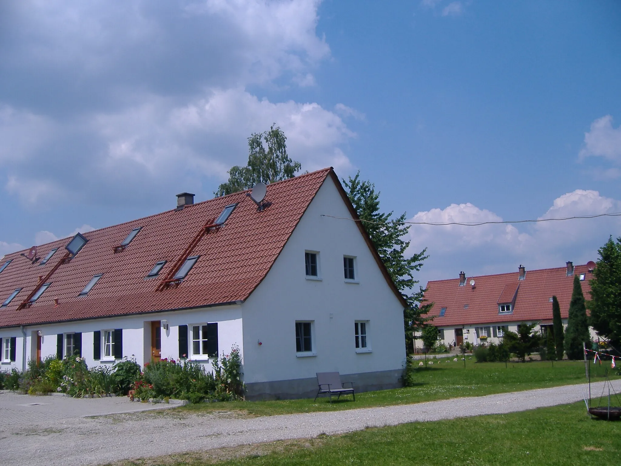 Photo showing: Gut Herrlehof, einstige Gutsarbeiterhäuser