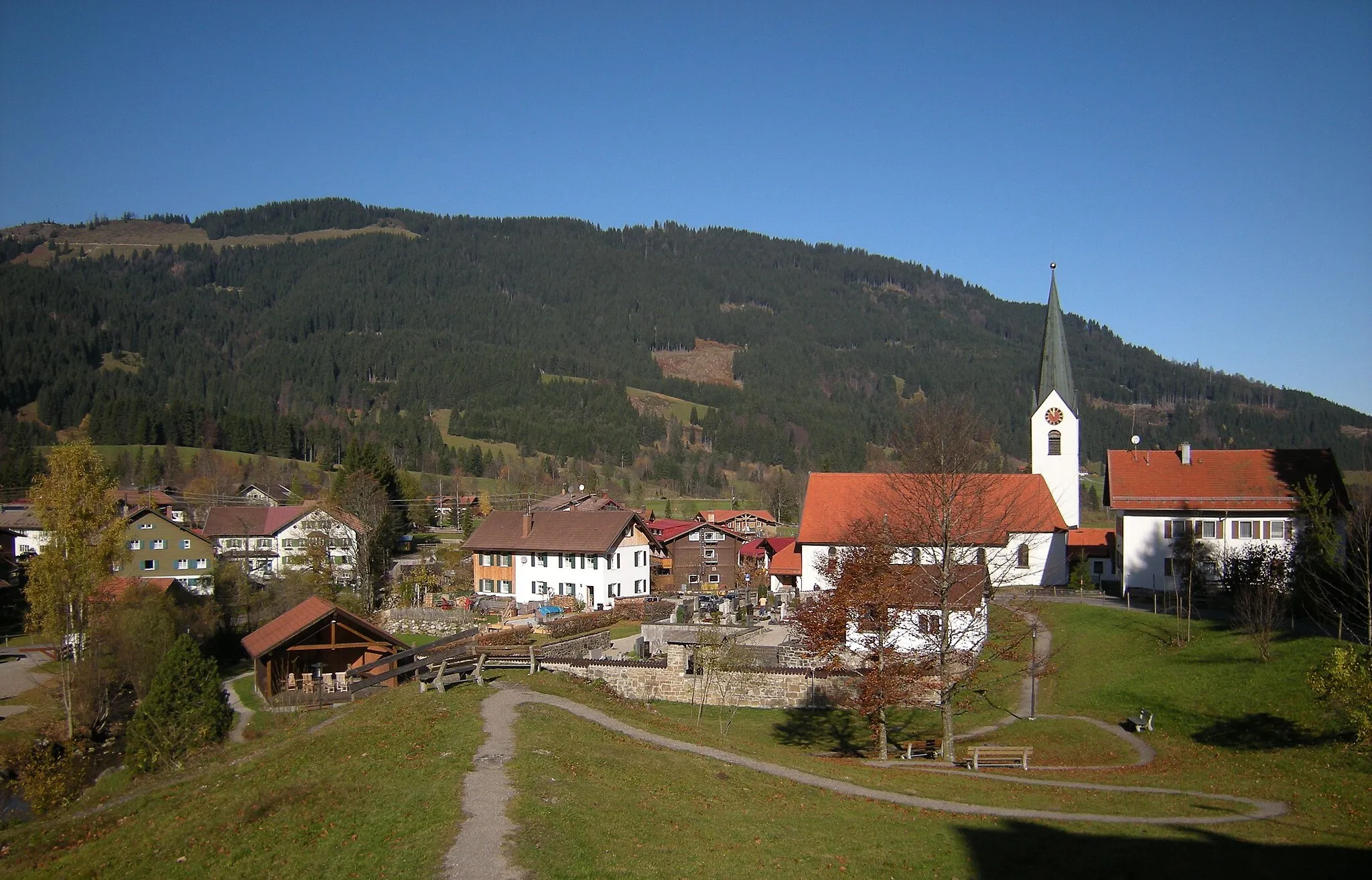 Photo showing: Unterjoch im Herbst mit Starzlachberg (1585 m)