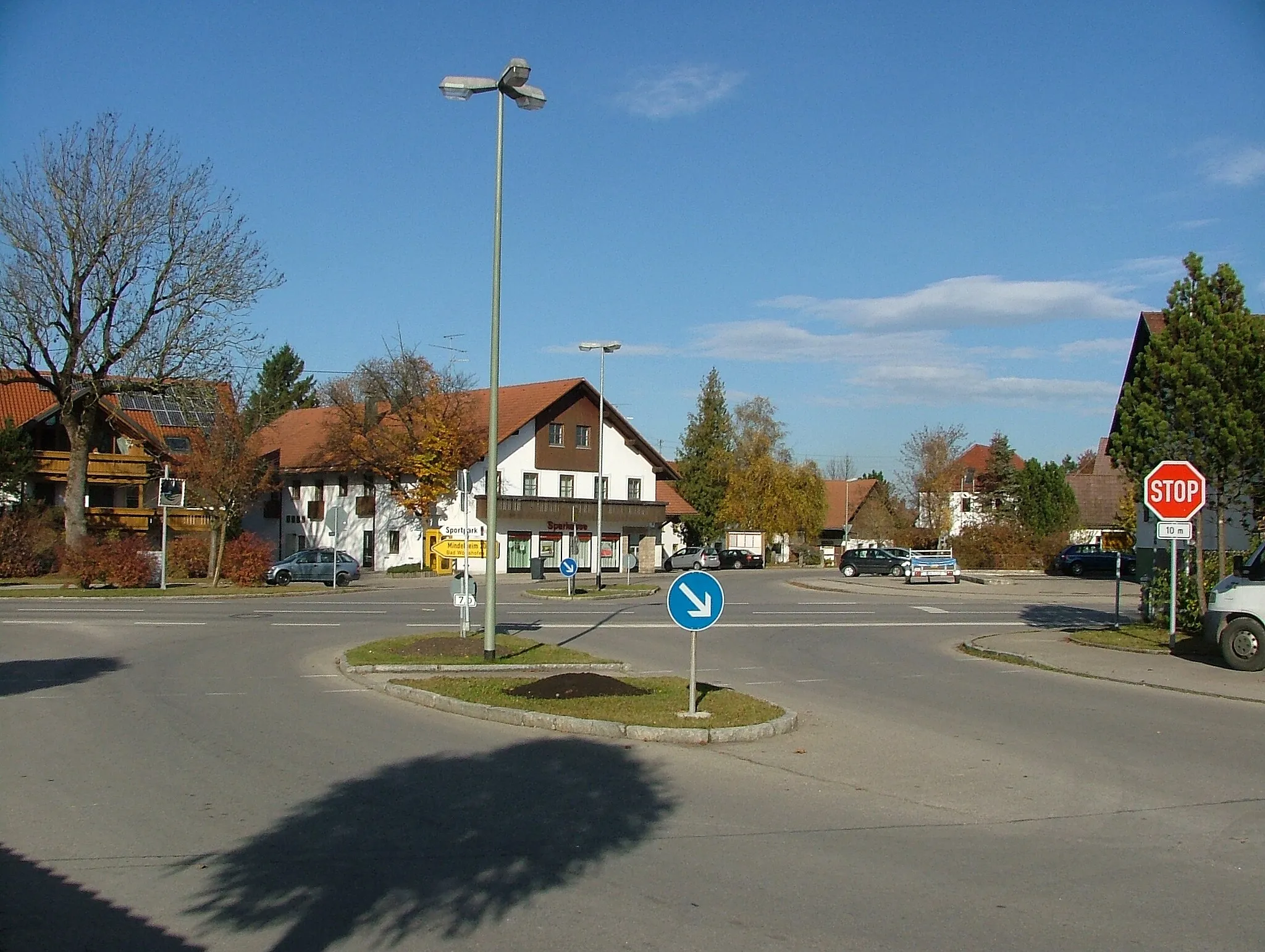 Photo showing: Pforzen Kirchplatz