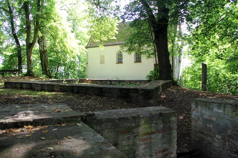 Photo showing: Burgruine Zusameck und Kapelle bei Dinkelscherben