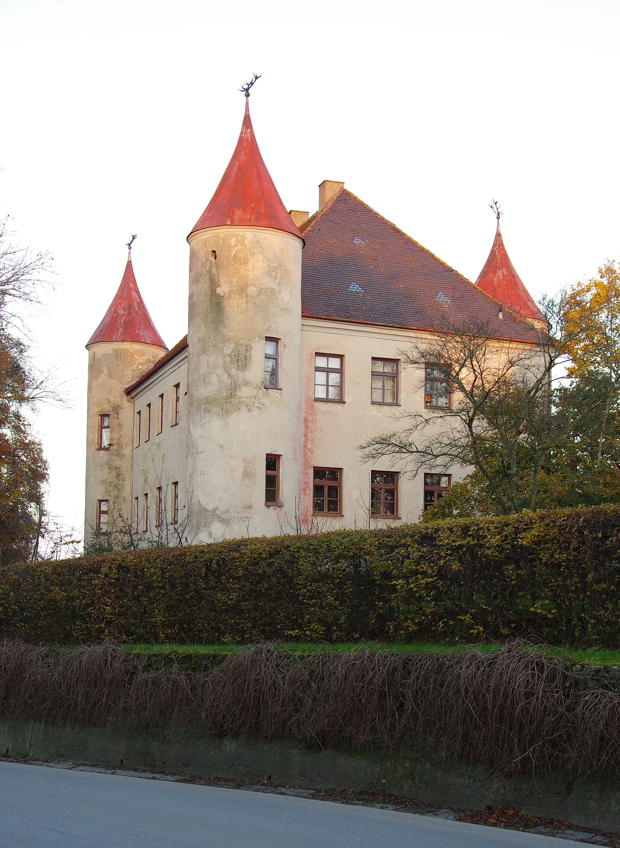 Photo showing: Ehemaliges Schloss, später Fürstlich Fuggersche Oberförsterei.