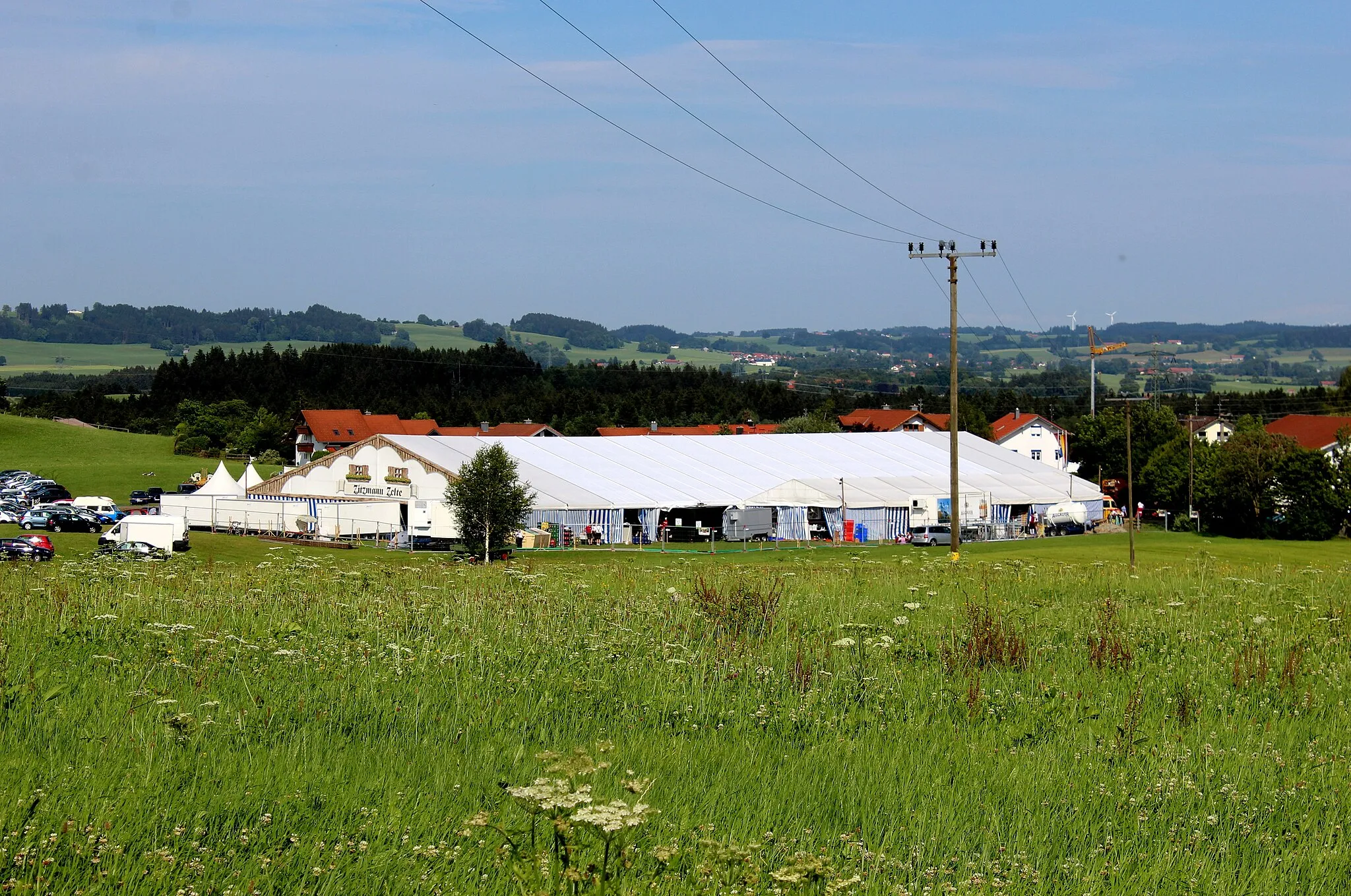 Photo showing: bei Reicholzried, 87463 Dietmannsried, Germany; Festzelt anlässlich des 43. Bezirksmusikfests des Allgäu Schwäbischen Musikbundes - Bezirk 1 Kempten