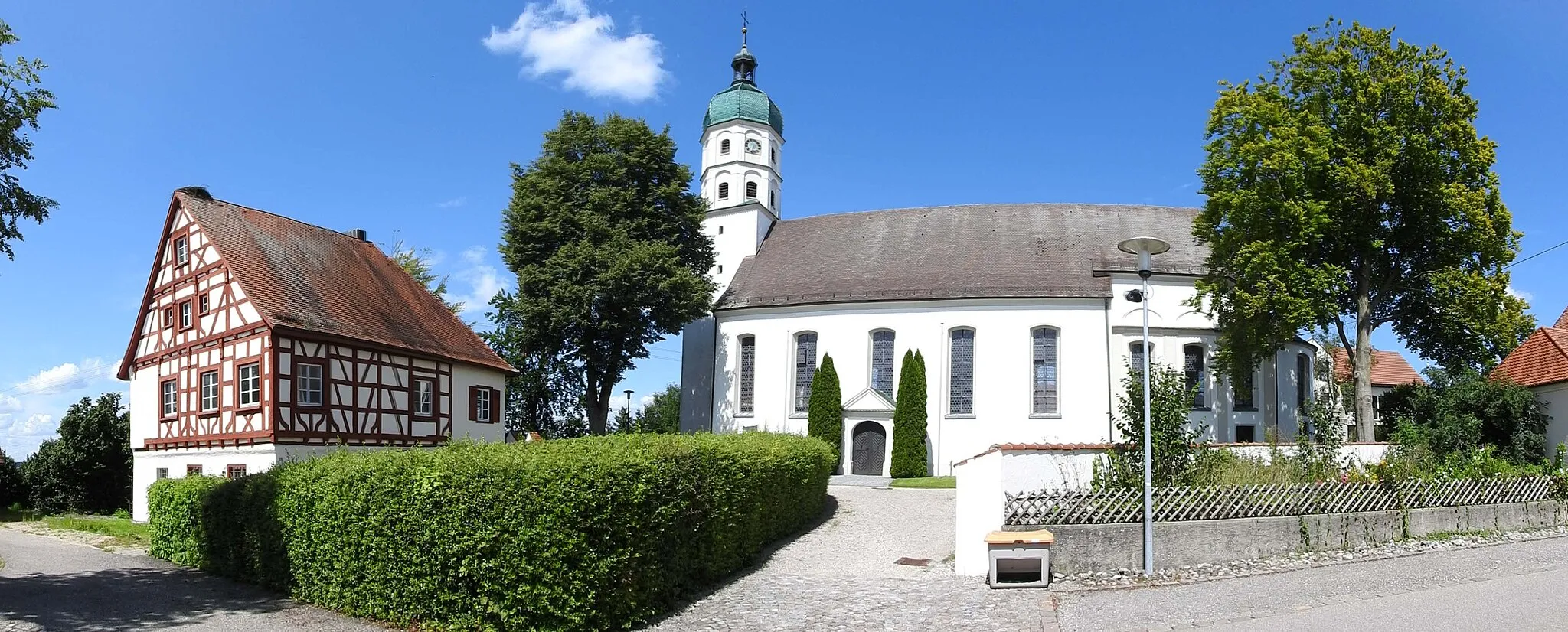 Photo showing: Pfarrhaus und Kirche in Seekirch