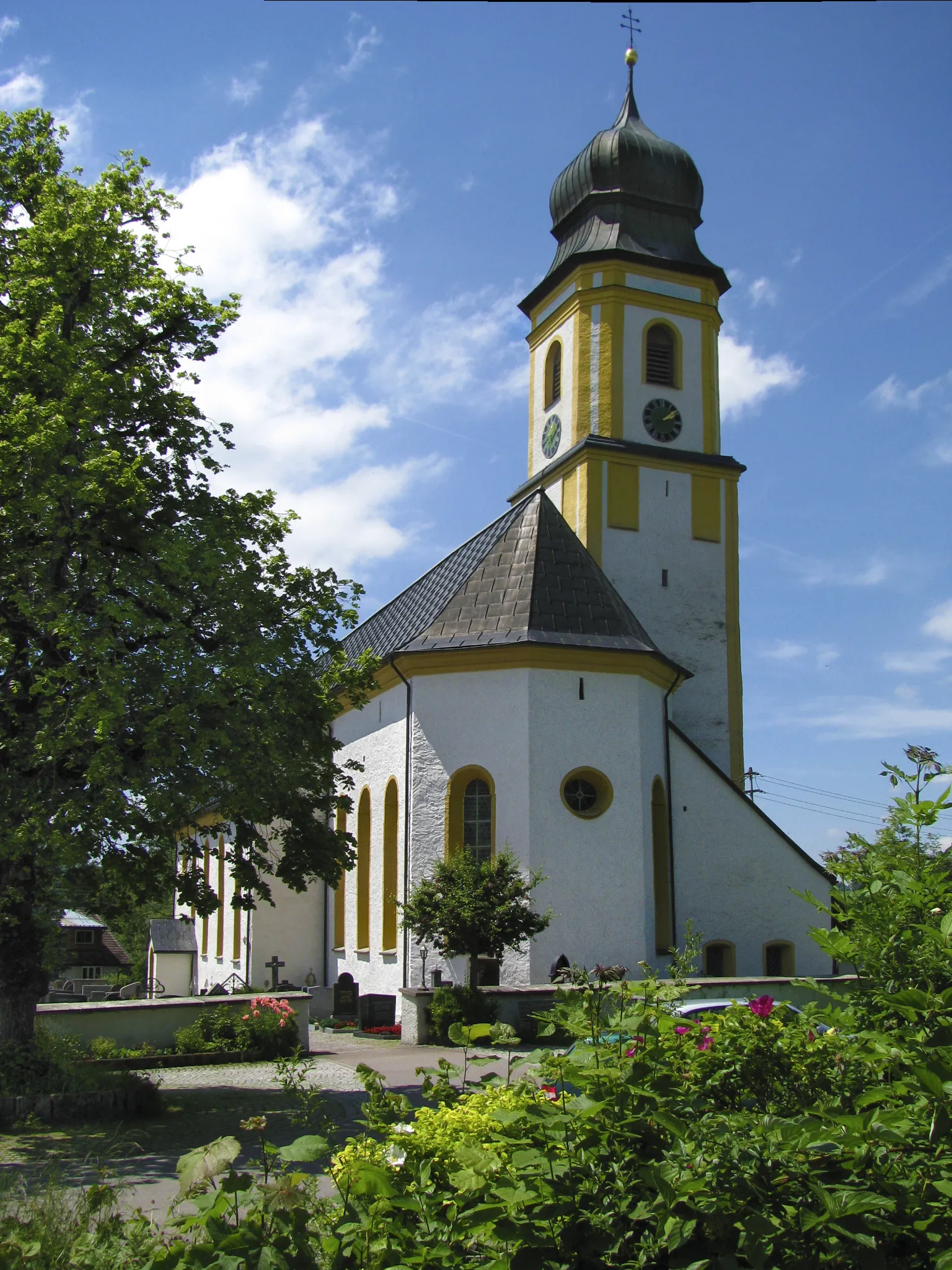 Photo showing: Pfarrkirche St. Peter und Paul in Petersthal, Gemeinde Oy-Mittelberg, Landkreis Oberallgäu