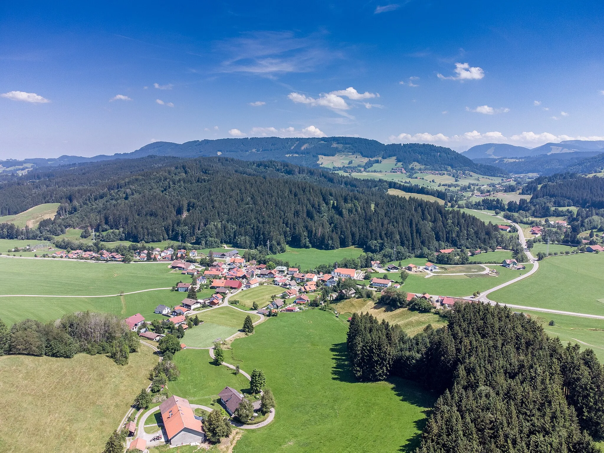 Photo showing: Village of Sibratshofen, south Germany