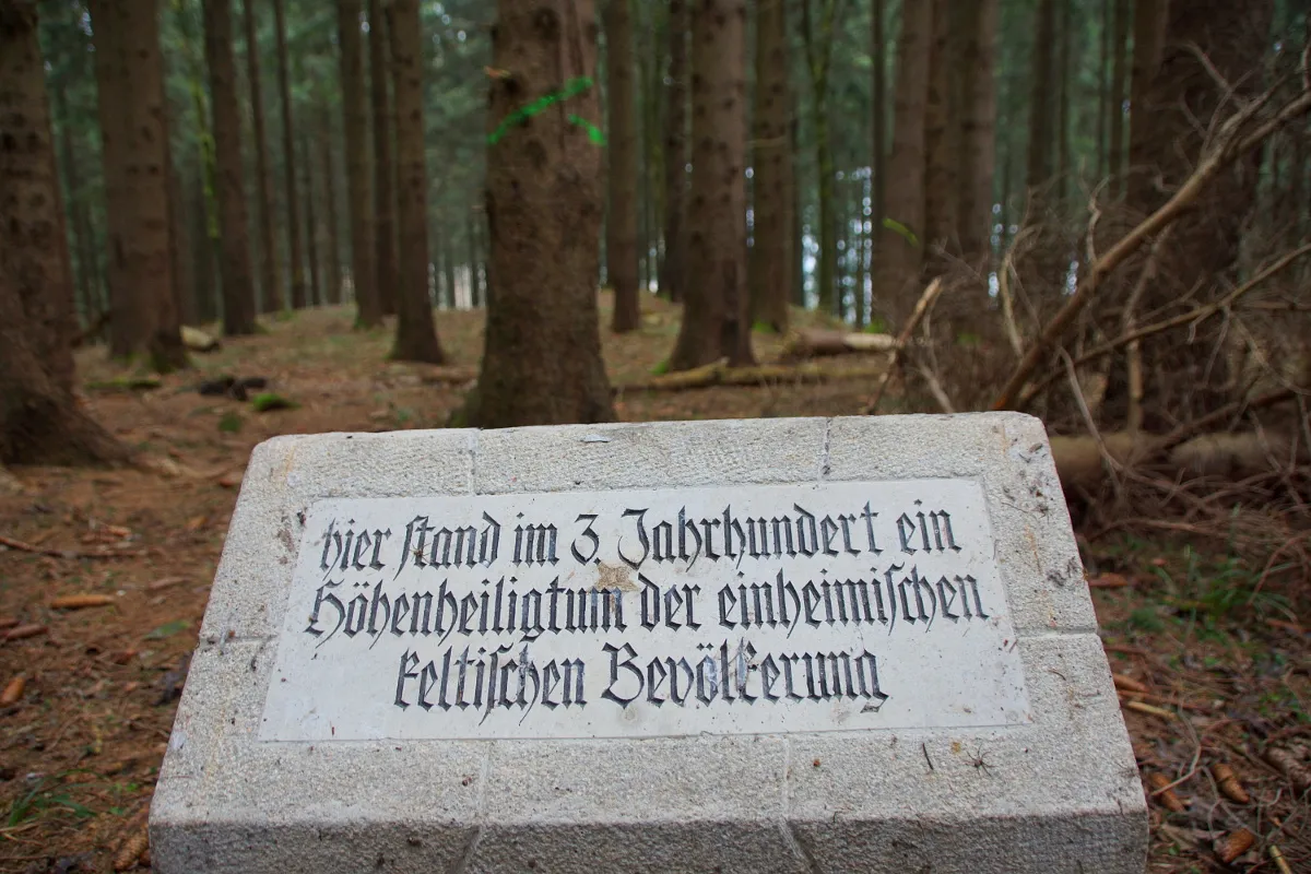 Photo showing: Keltisches Höhenheiligtum auf dem Hohenrain.