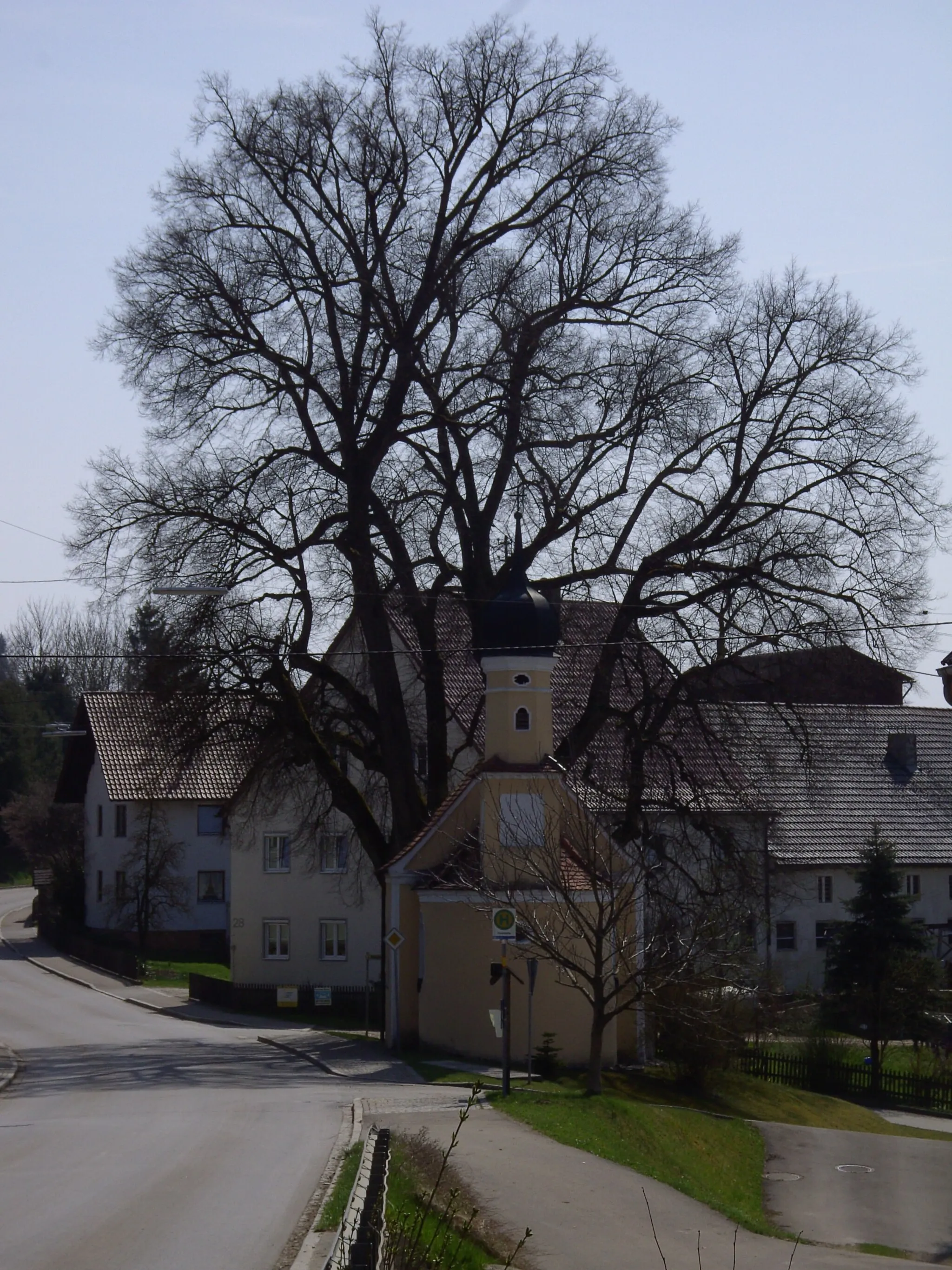 Photo showing: Die St.-Leonhards-Kapelle in Tronetshofen (Gemeine Fischach, Landkreis Augsburg)