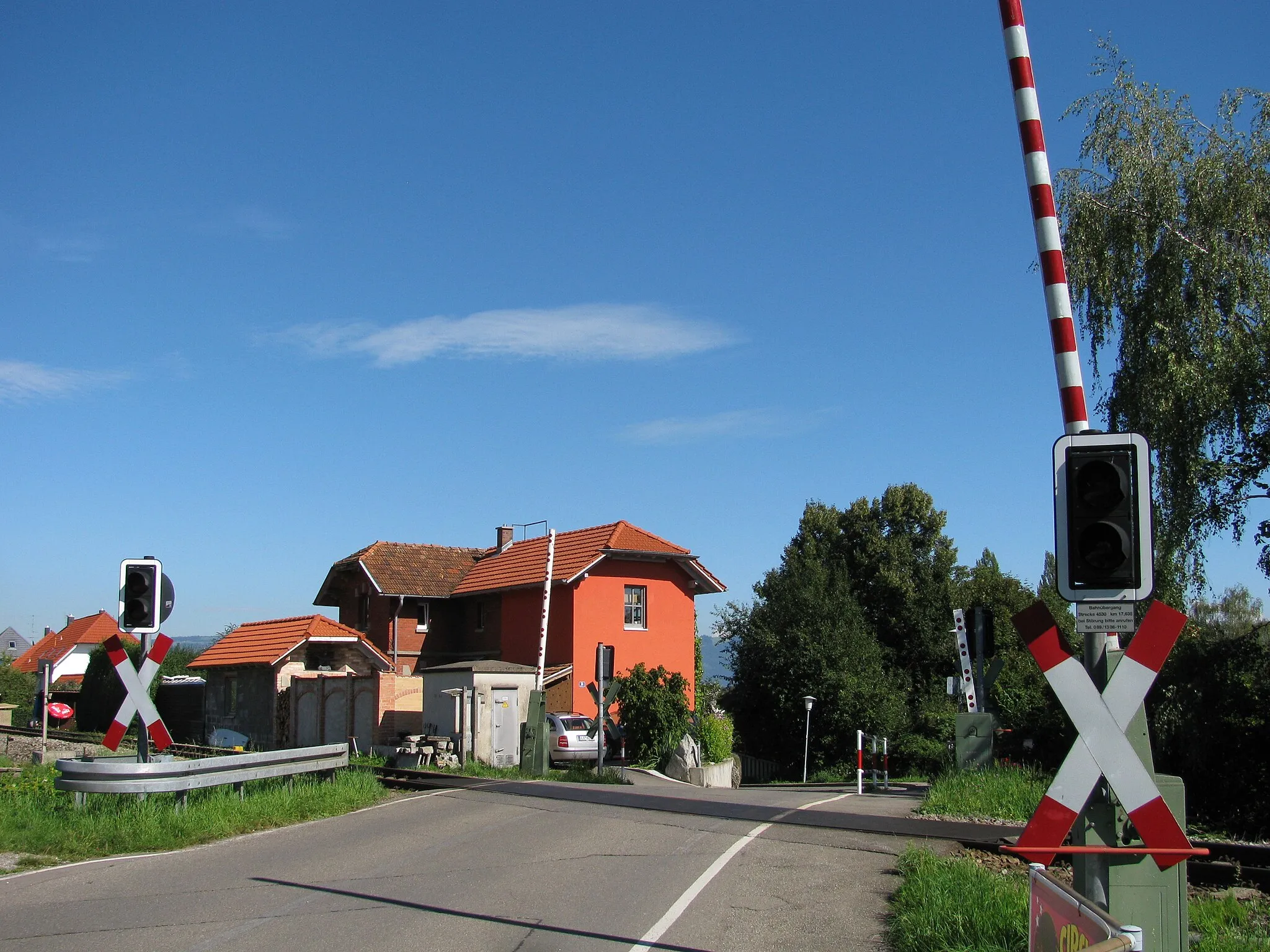 Photo showing: Germany - Bavaria - Lindau (district) - Wasserburg am Bodensee: level crossing 'Nonnenhorner Straße', km 17,635