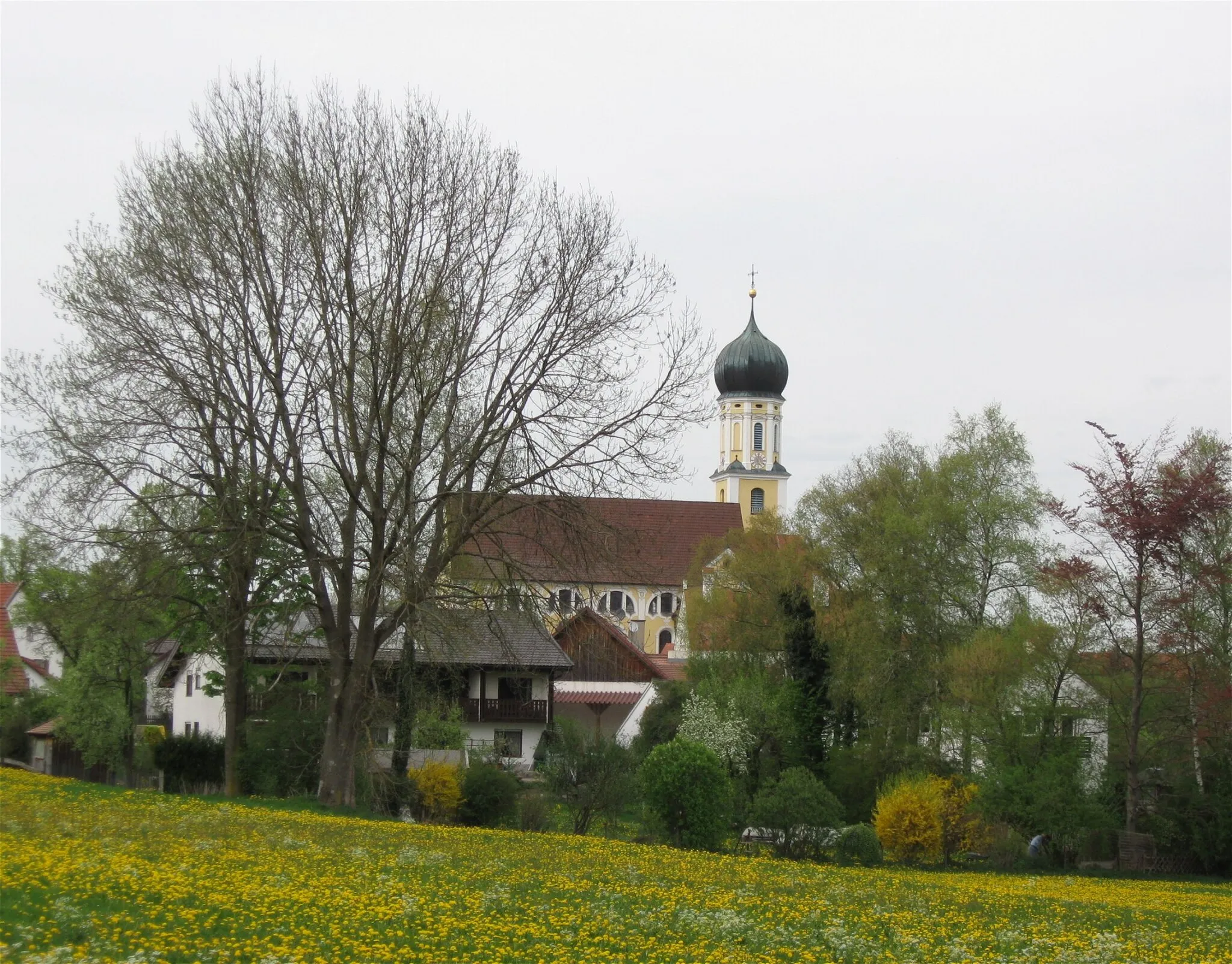Photo showing: Blick auf Eresing mit der Pfarrkirche St. Ulrich