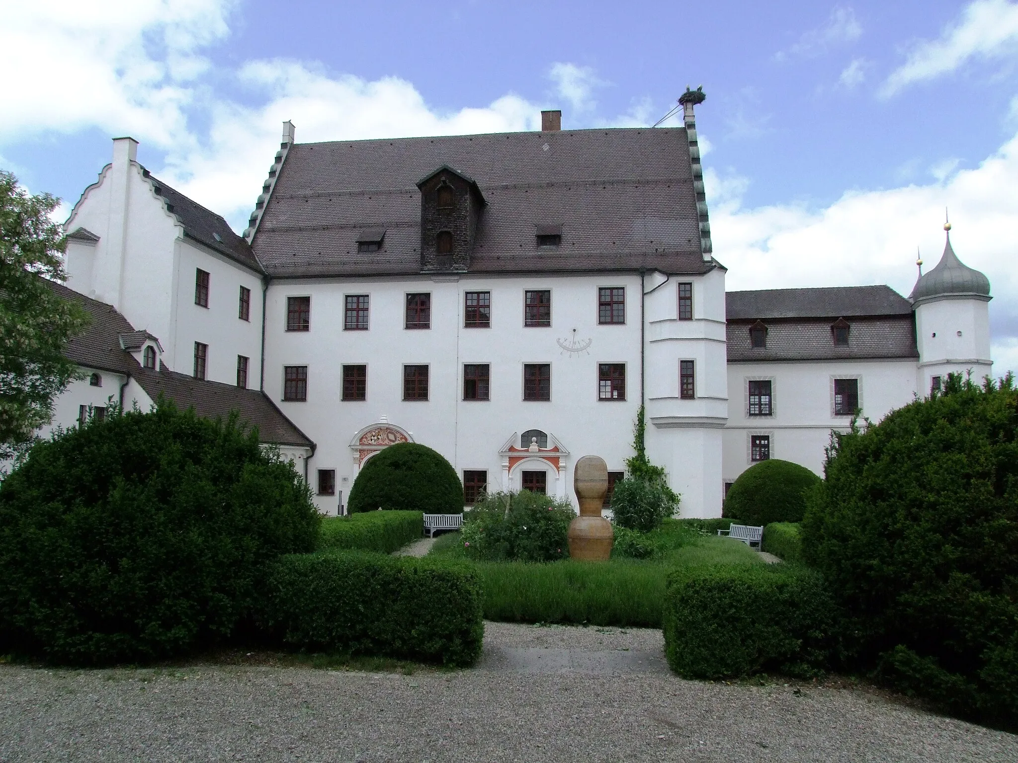 Photo showing: Vöhlinschloß in Illertissen

Hauptgebäude des Schlosses