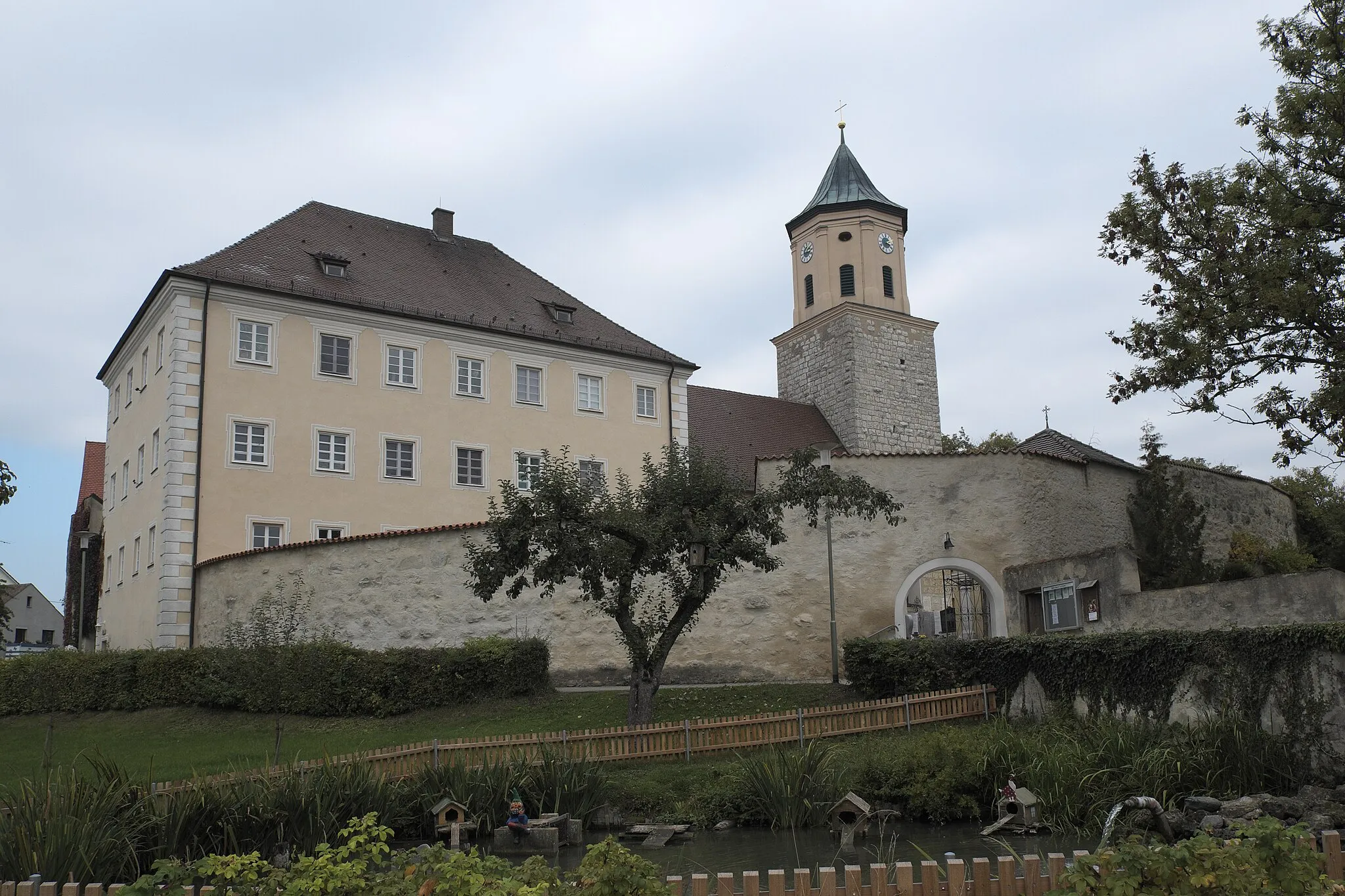 Photo showing: Burg Gosheim in Gosheim (Huisheim) im Landkreis Donau-Ries (Schwaben/Bayern), aus dem 16. Jahrhunderts
