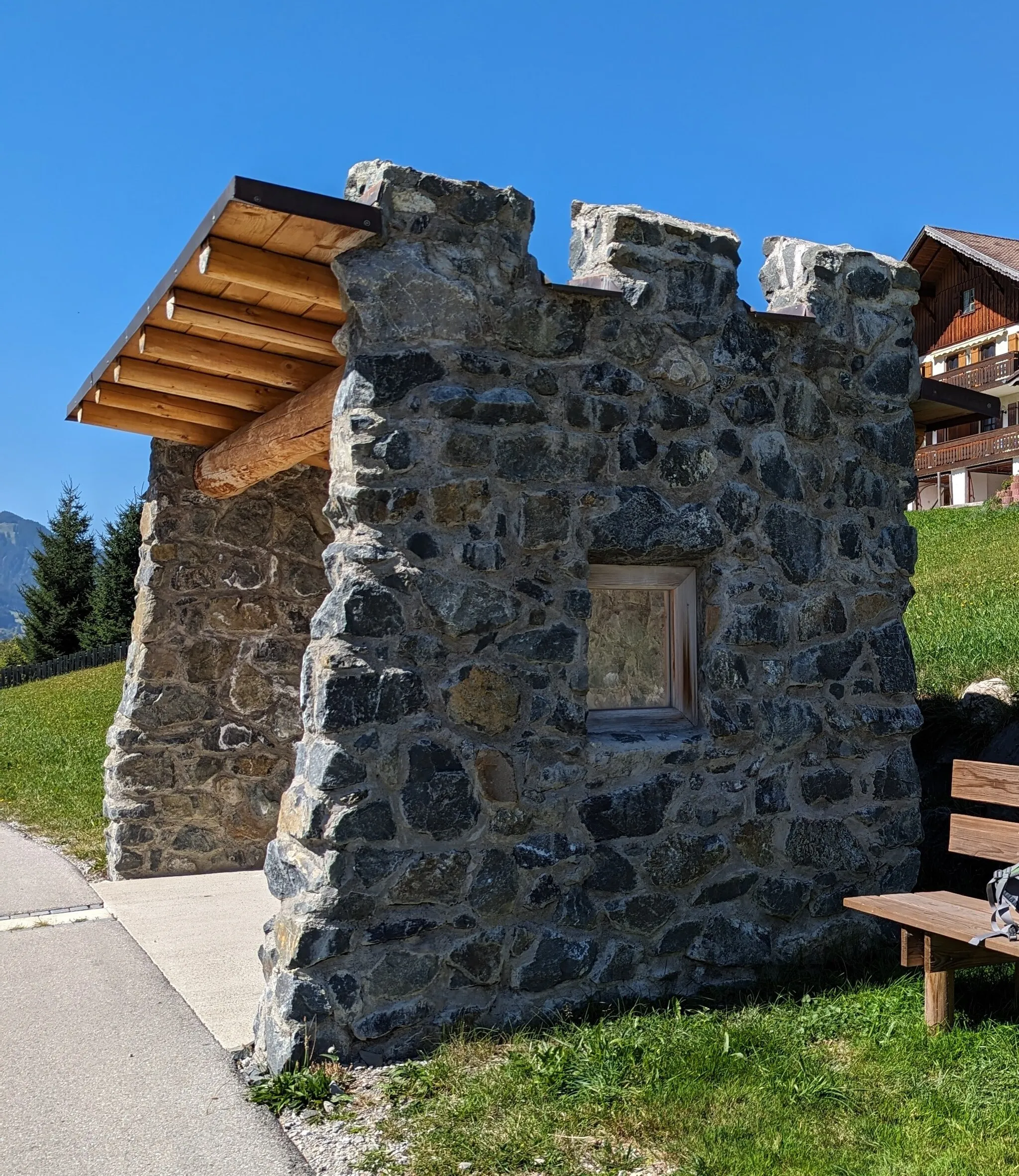 Photo showing: Unterstand der Bushaltestelle Eisenberg Zell in Richtung Pfronten