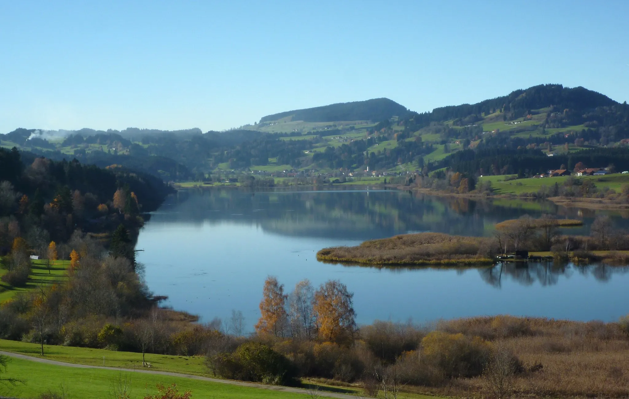 Photo showing: Waltenhofen - Niedersonthofener See und Stoffelberg