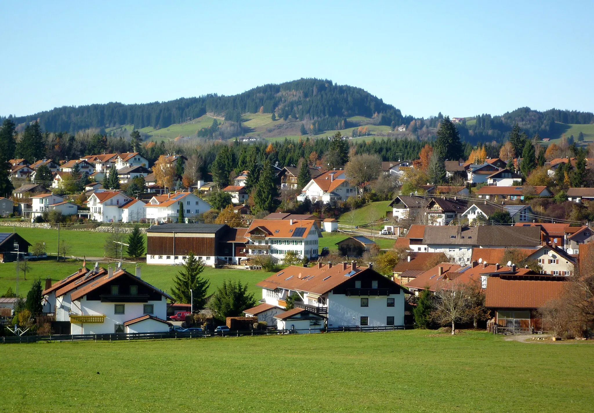 Photo showing: Waltenhofen - Oberdorf mit Stoffelberg