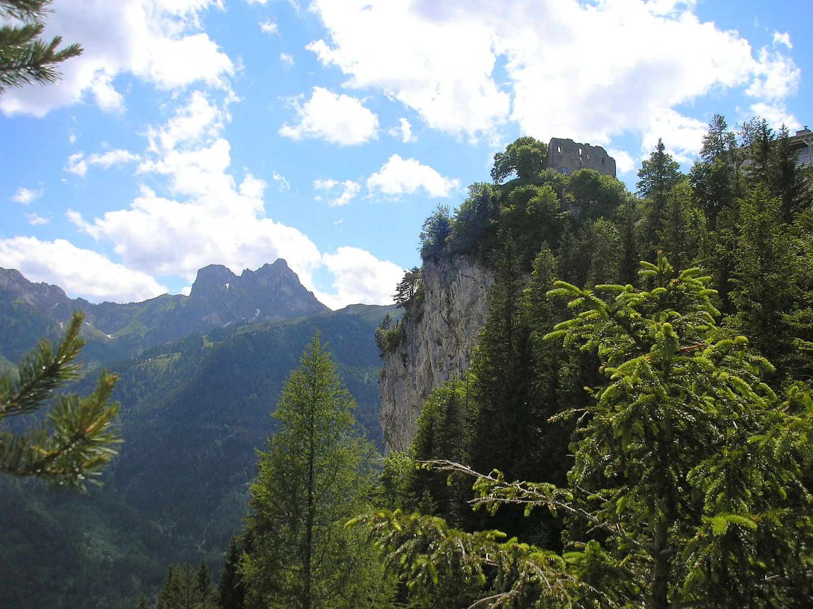 Photo showing: Falkenstein castle near Pfronten (Landkreis Ostallgäu, Bavaria, Germany). The Falkenstein, seen from north east