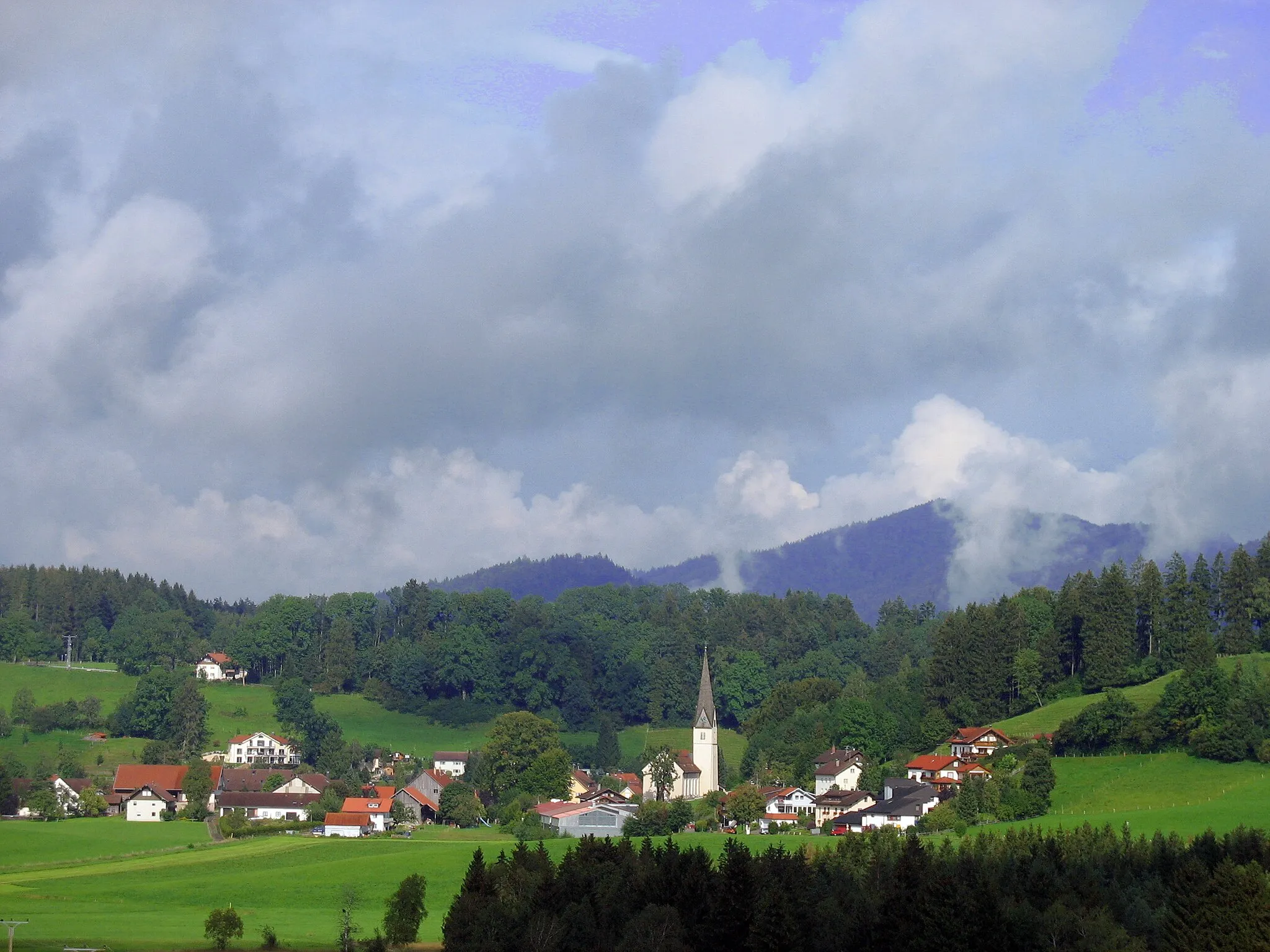 Photo showing: Blick vom Ortsteil Oberhäuser (Bahnhof) auf den Hauptort Röthenbach