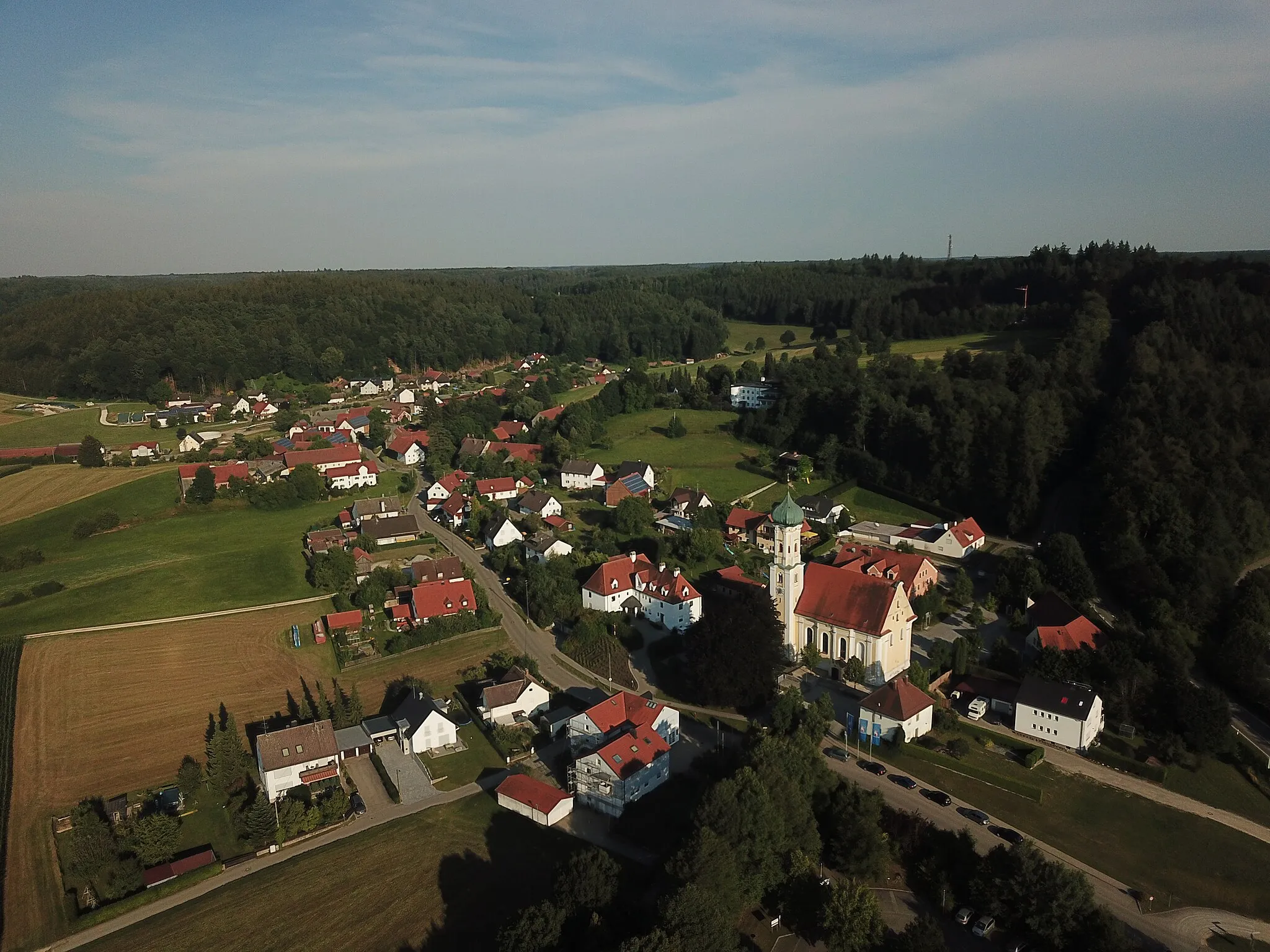 Photo showing: Ortsteil Maria Vesperbild mit Kirche und Nebengebäuden