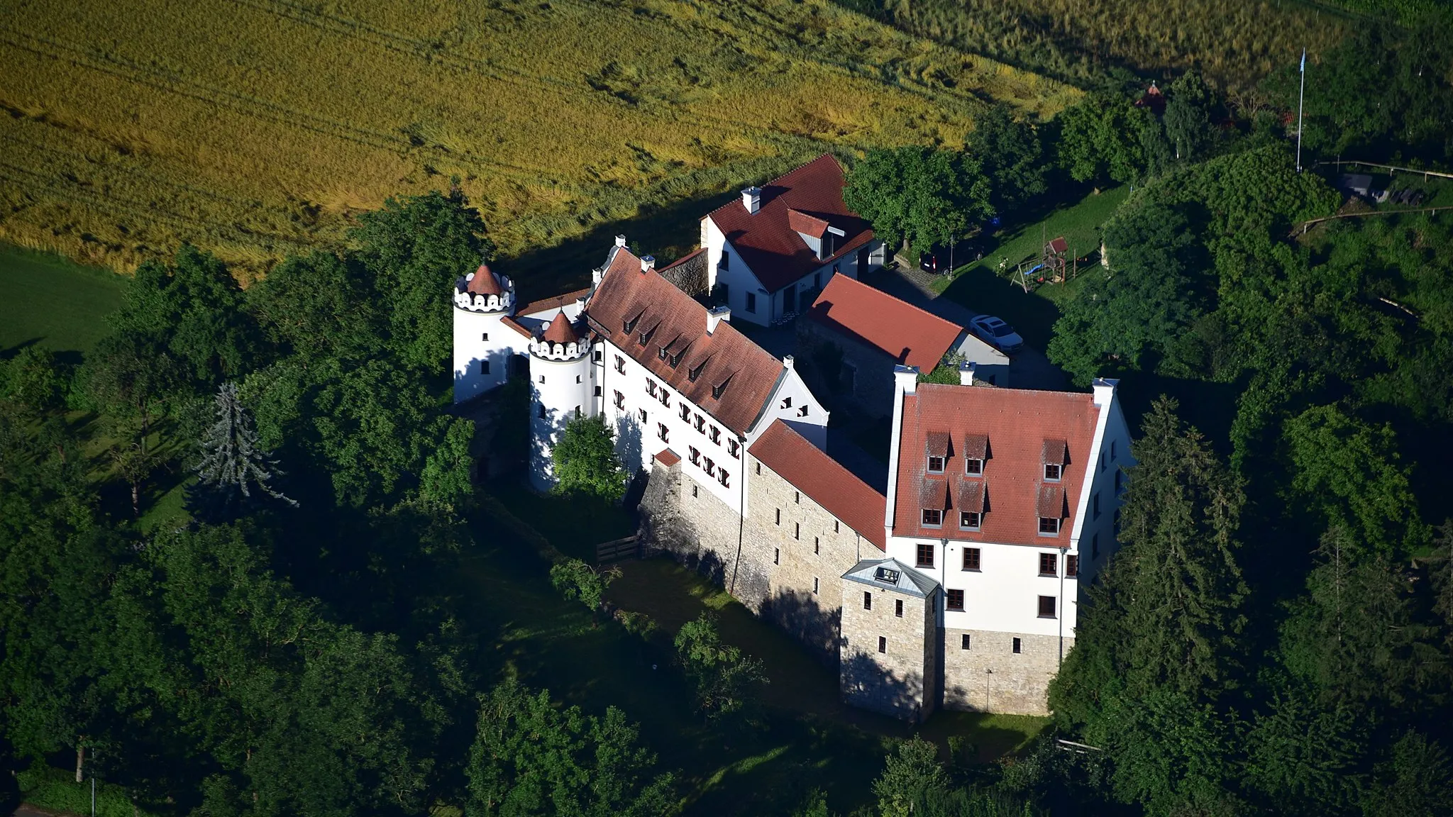 Photo showing: Schloss Alerheim, Luftaufnahme (2016)