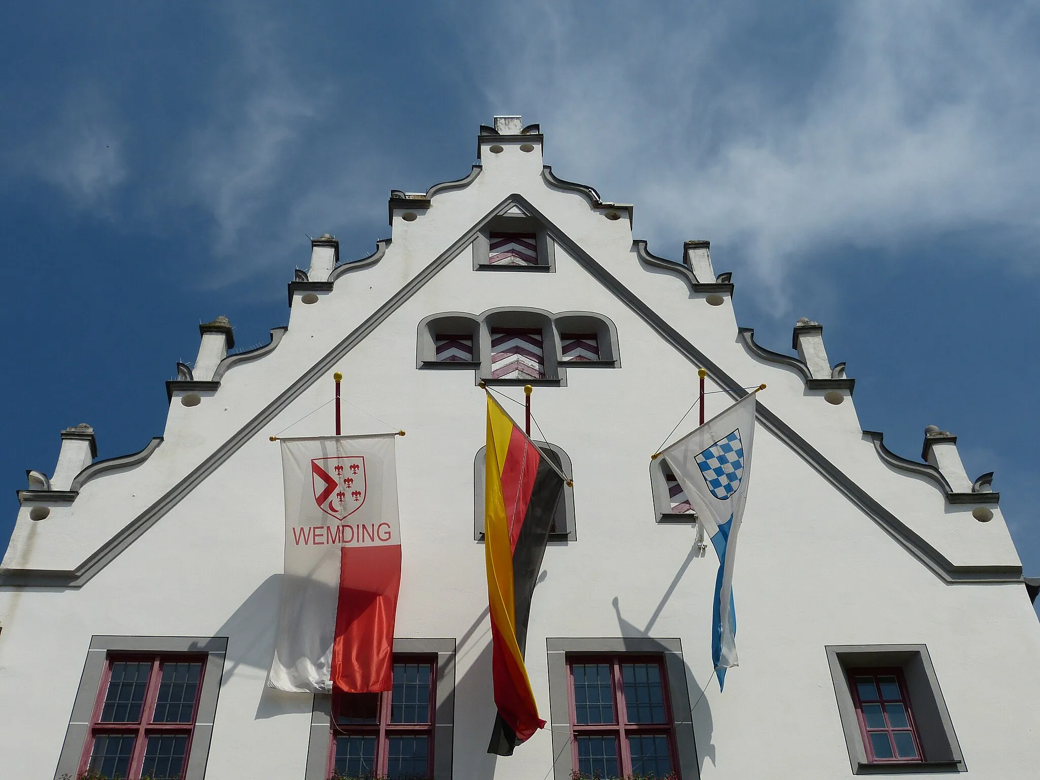 Photo showing: Bayerische Flagge am historischen Rathaus
